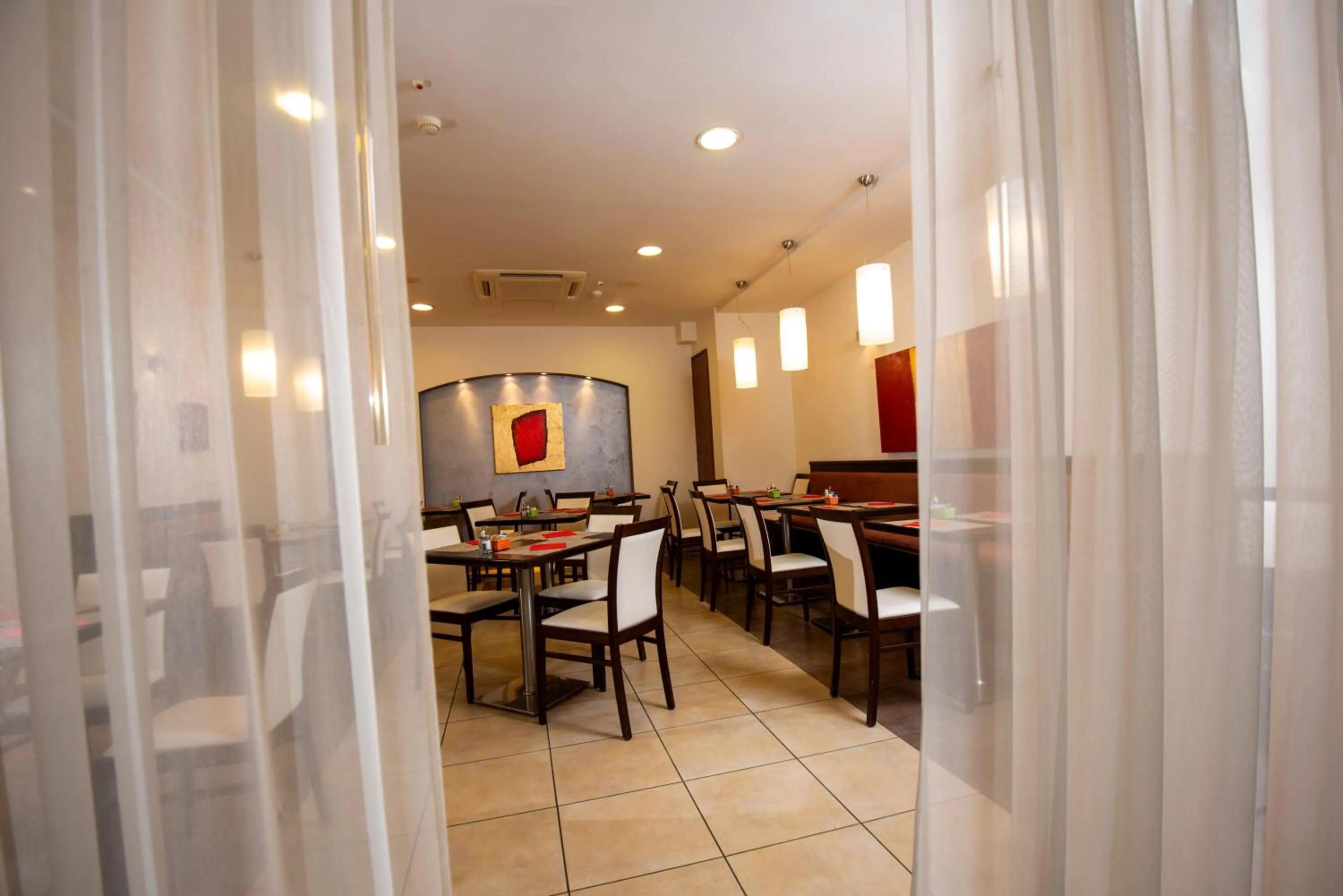 Restaurant/places to eat in Accademia Hotel