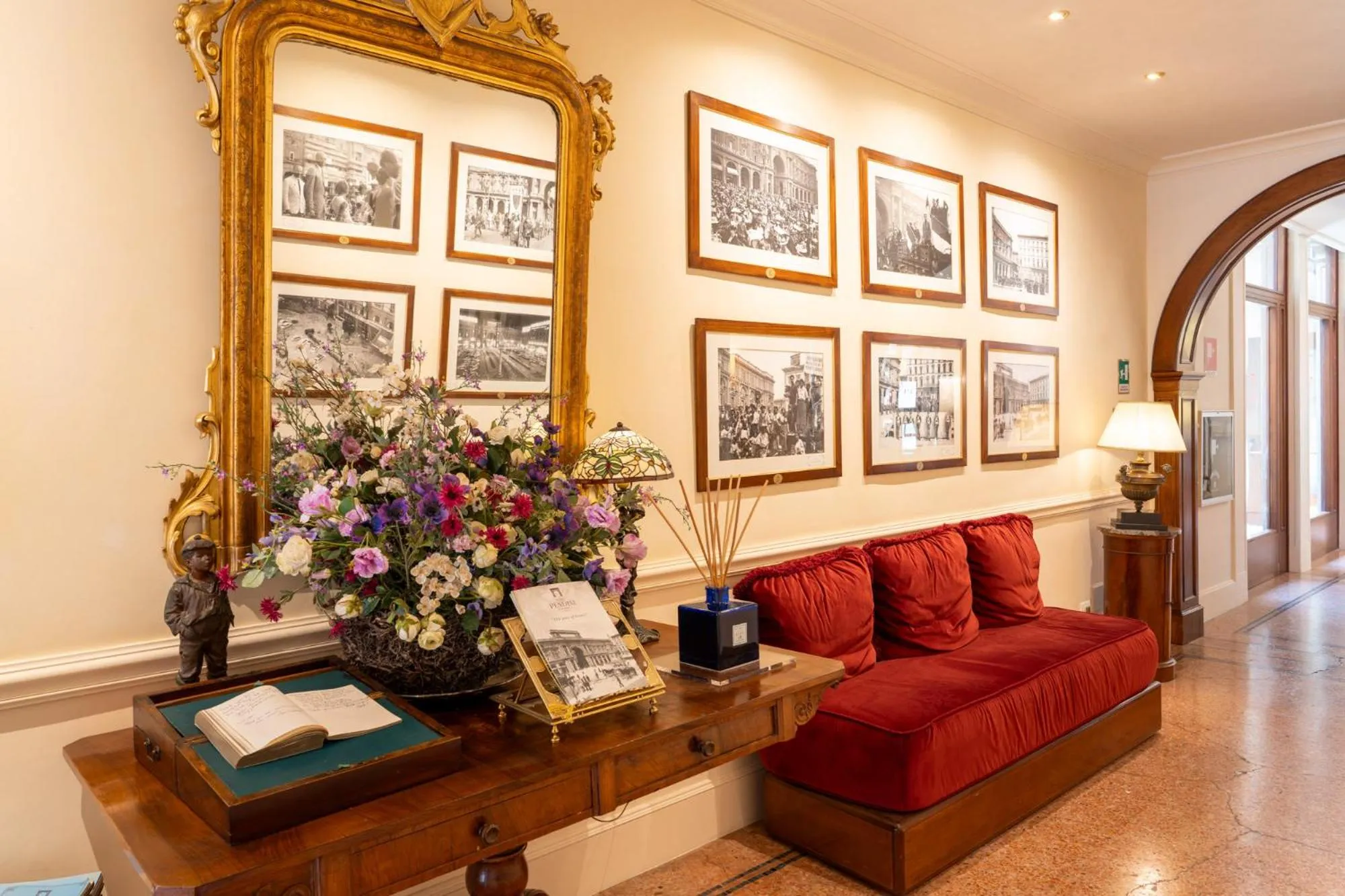 Decorative detail in Hotel Pendini