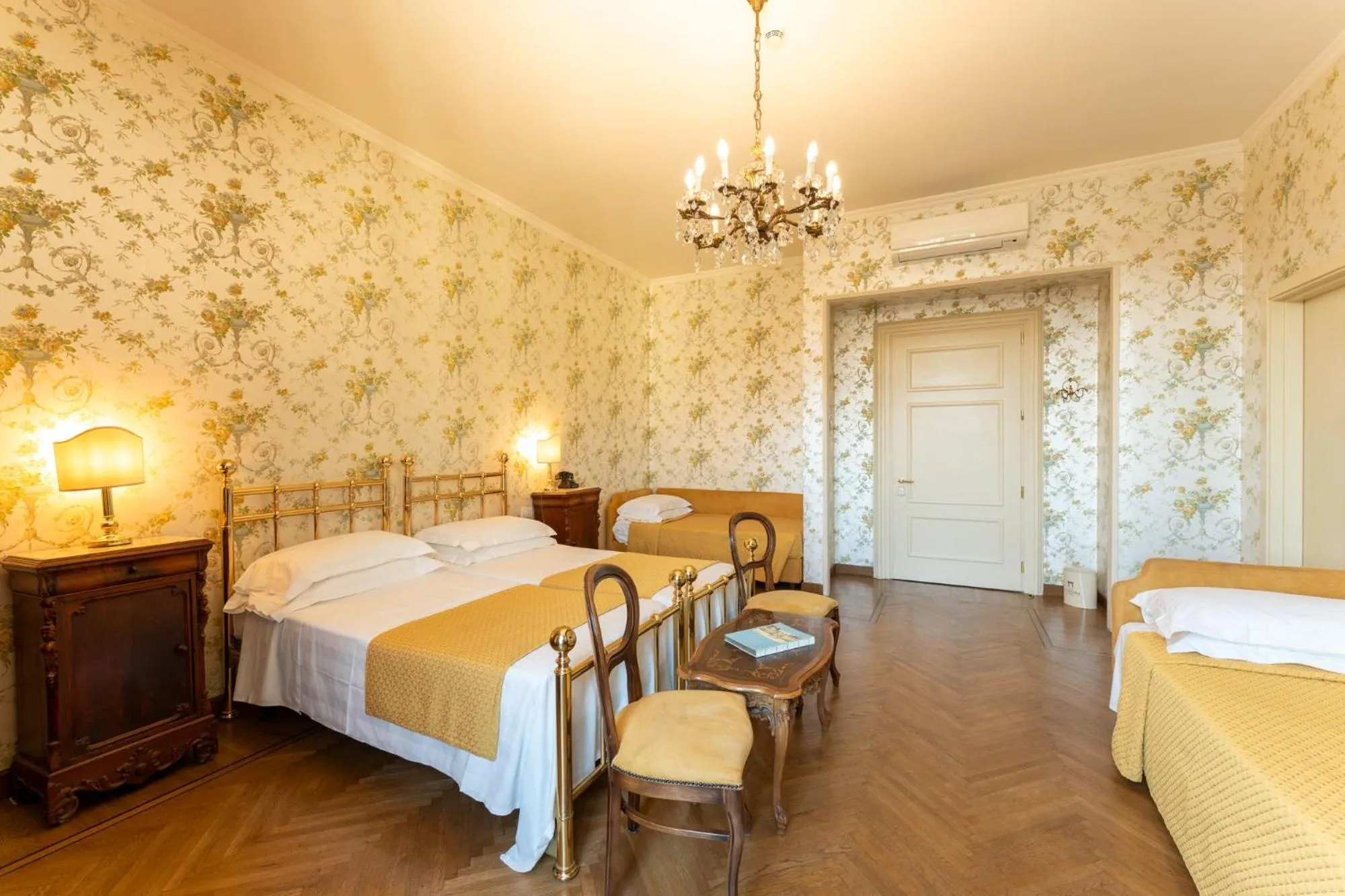 Bedroom, Bed in Hotel Pendini