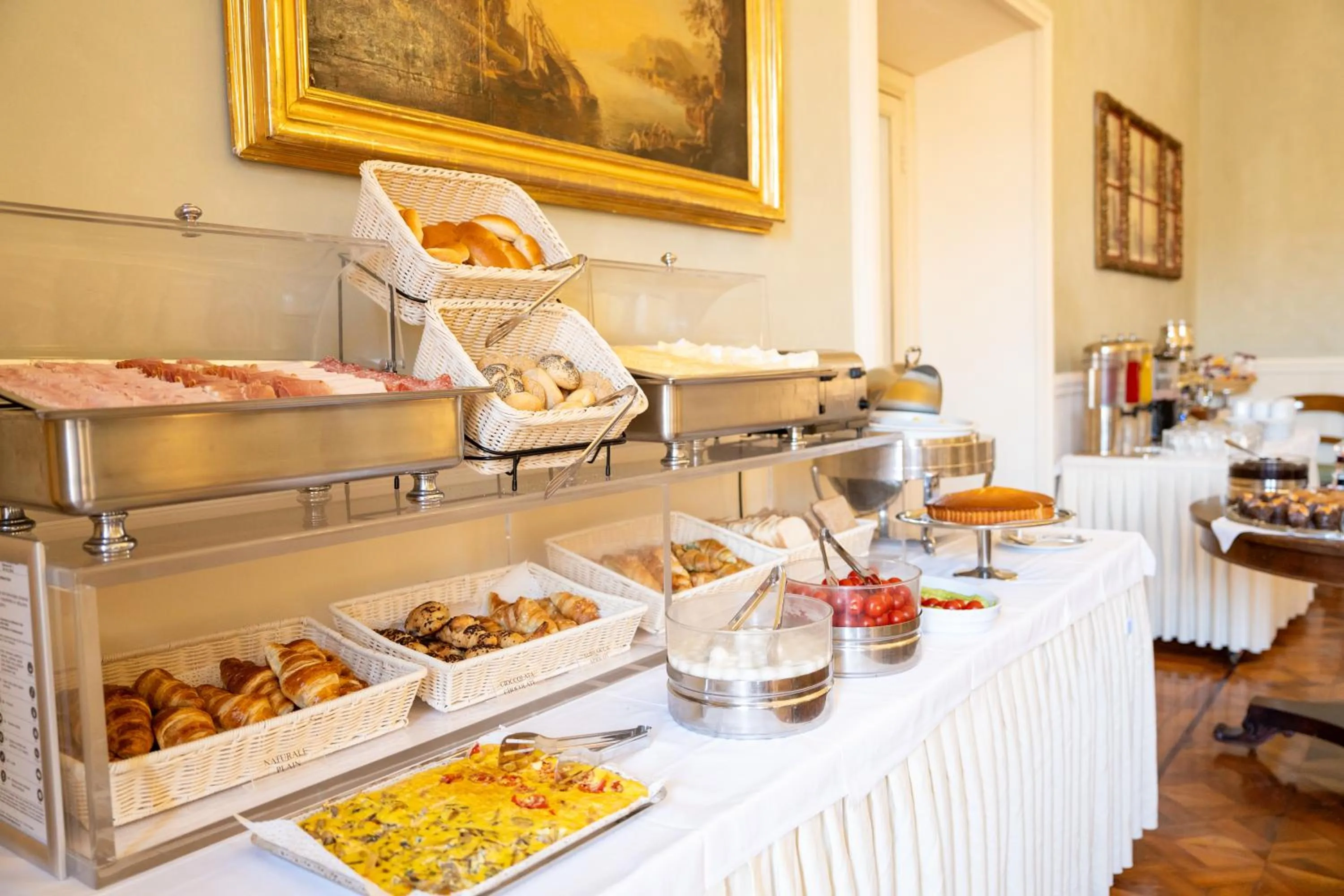 Buffet breakfast in Hotel Pendini