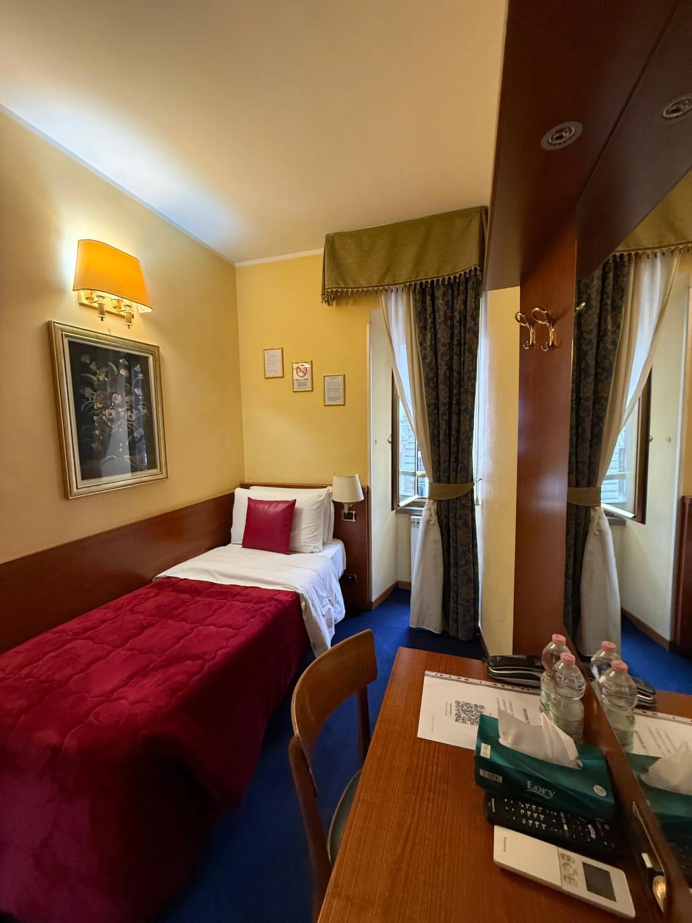 Bed in Hotel Fenicia