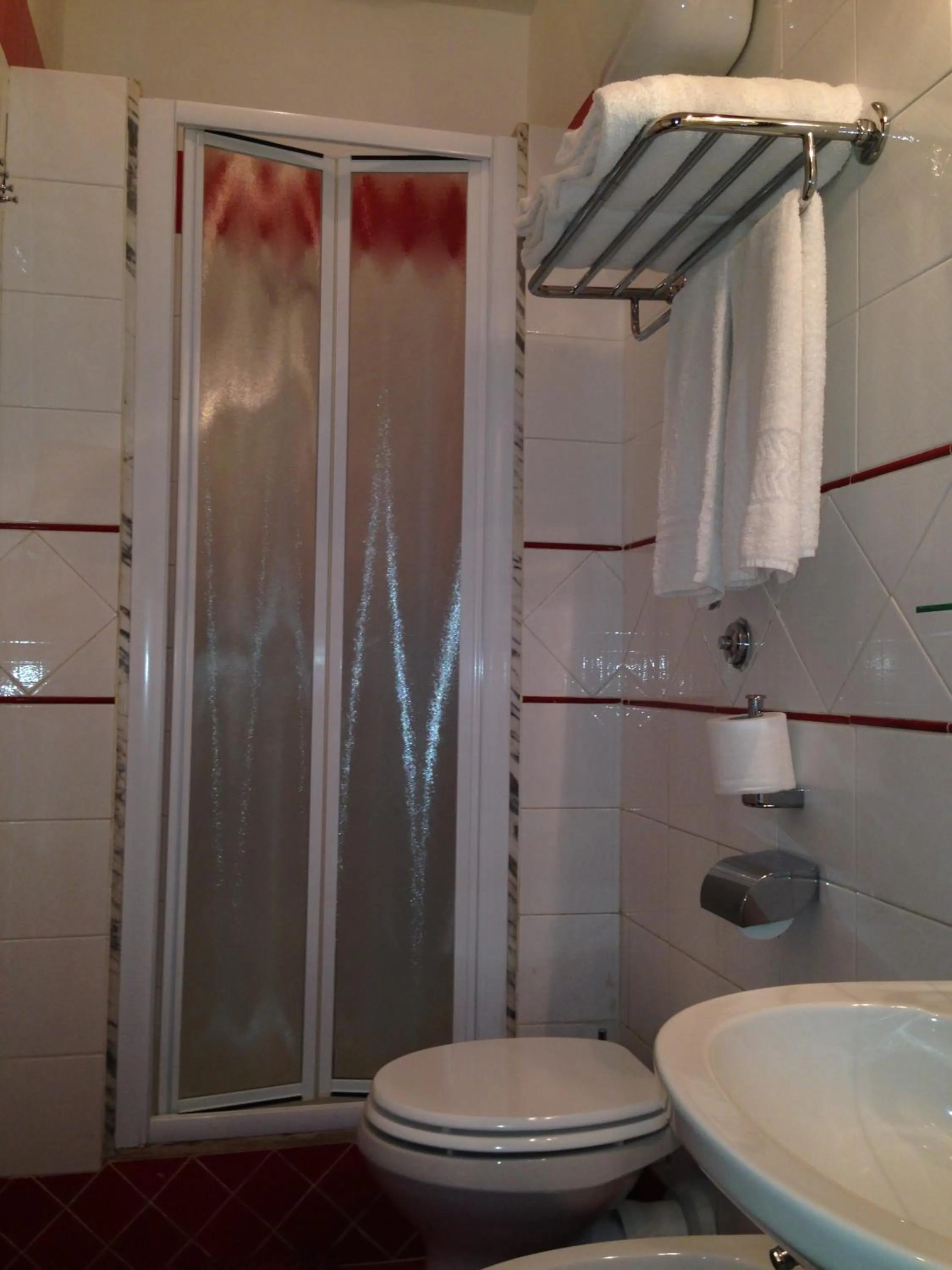 Shower in Hotel Fenicia