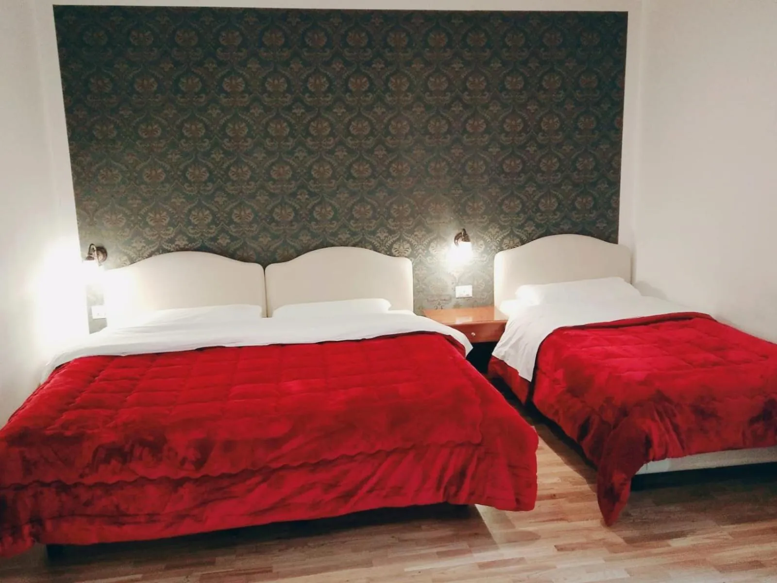 Bedroom, Bed in Hotel Fenicia