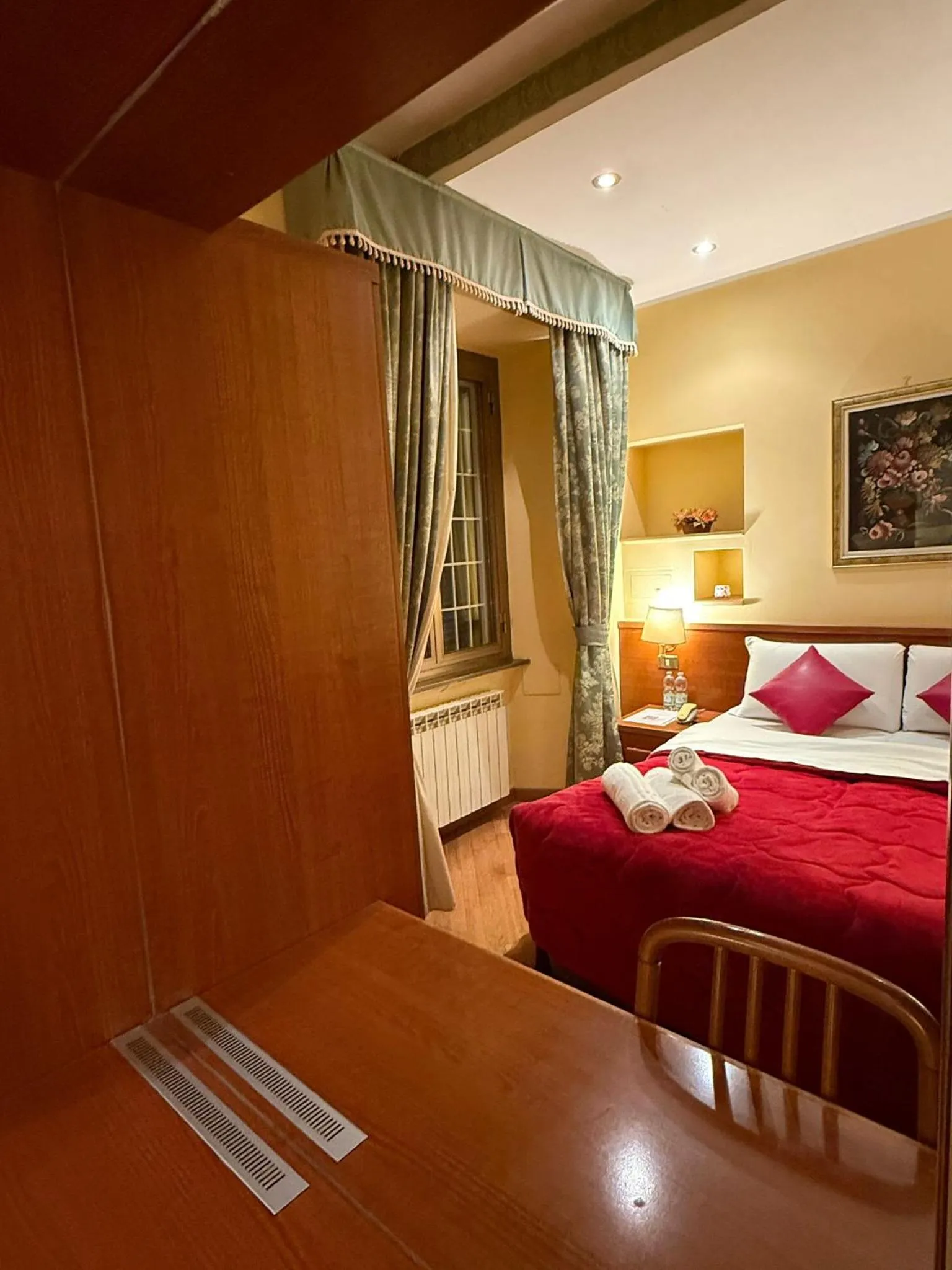 Bedroom, Bed in Hotel Fenicia