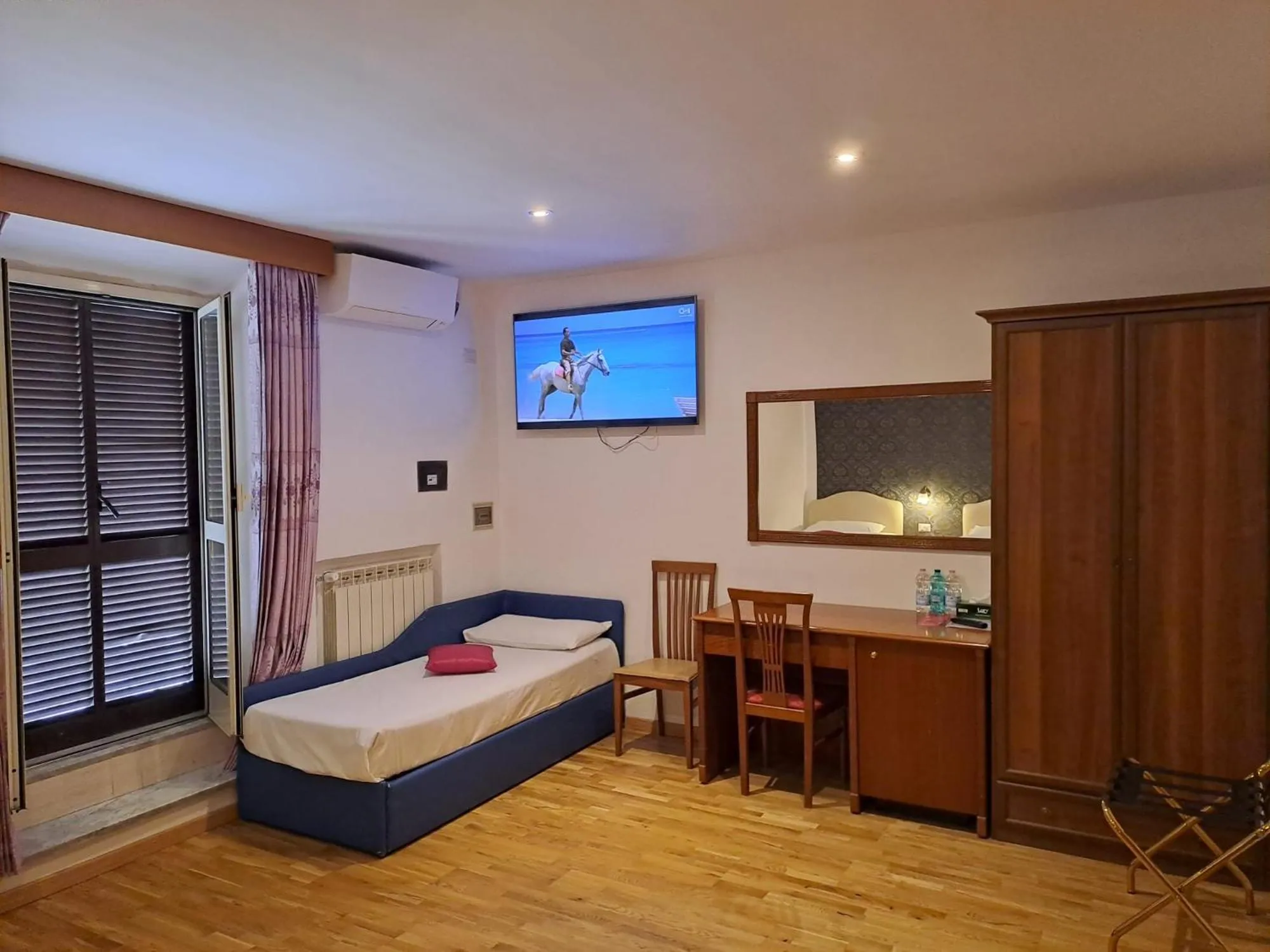 Bed in Hotel Fenicia