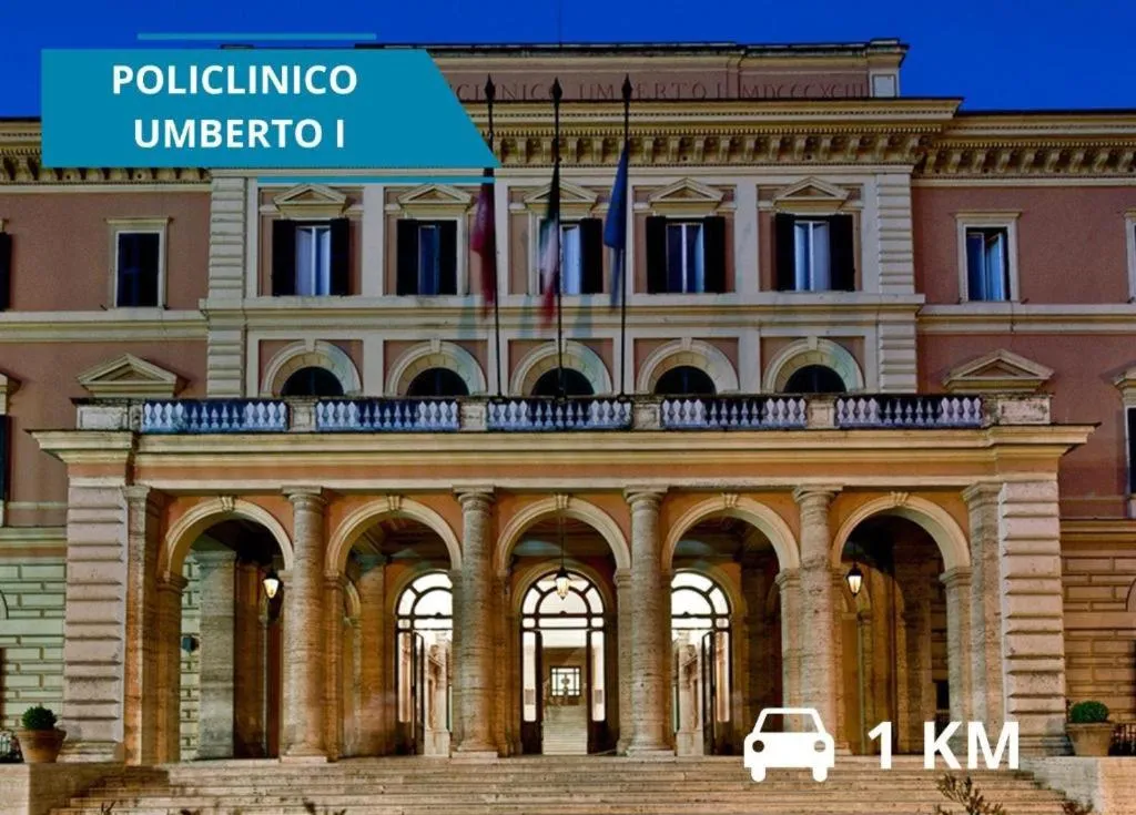 Text overlay in Hotel Fenicia