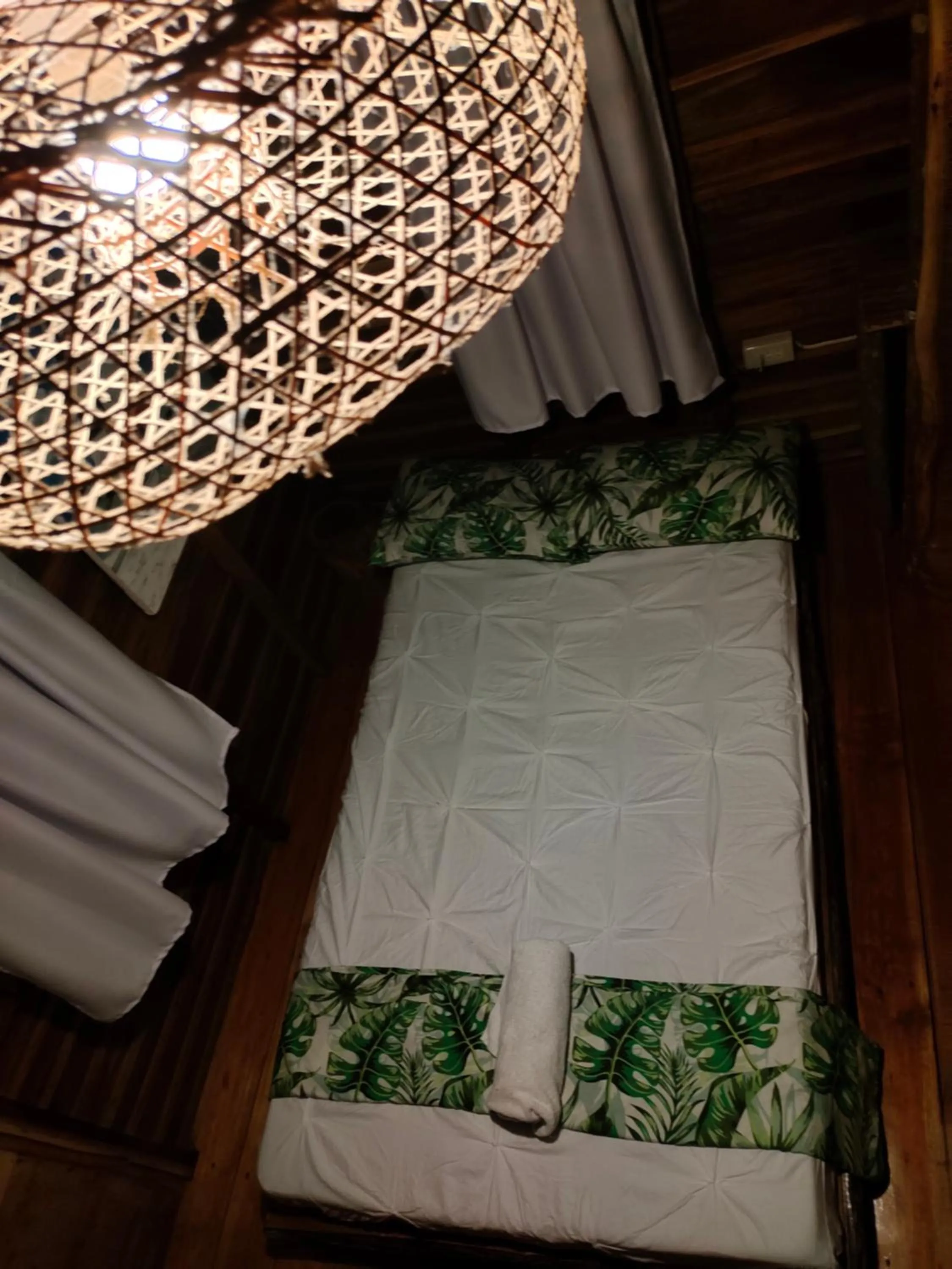Bed in Payag n' Kapitan, Experience pinubre living