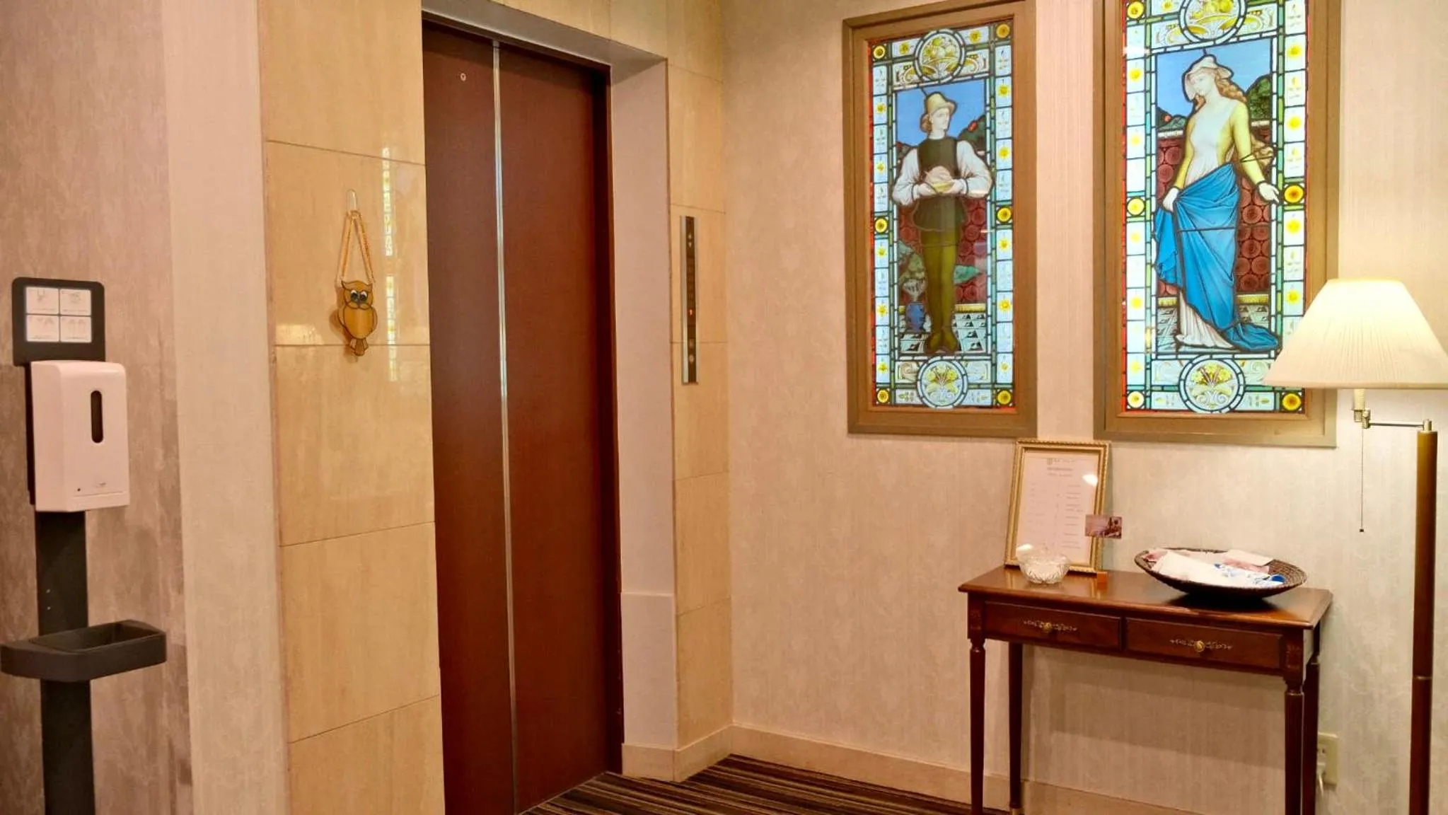 elevator in La Jolie Motomachi