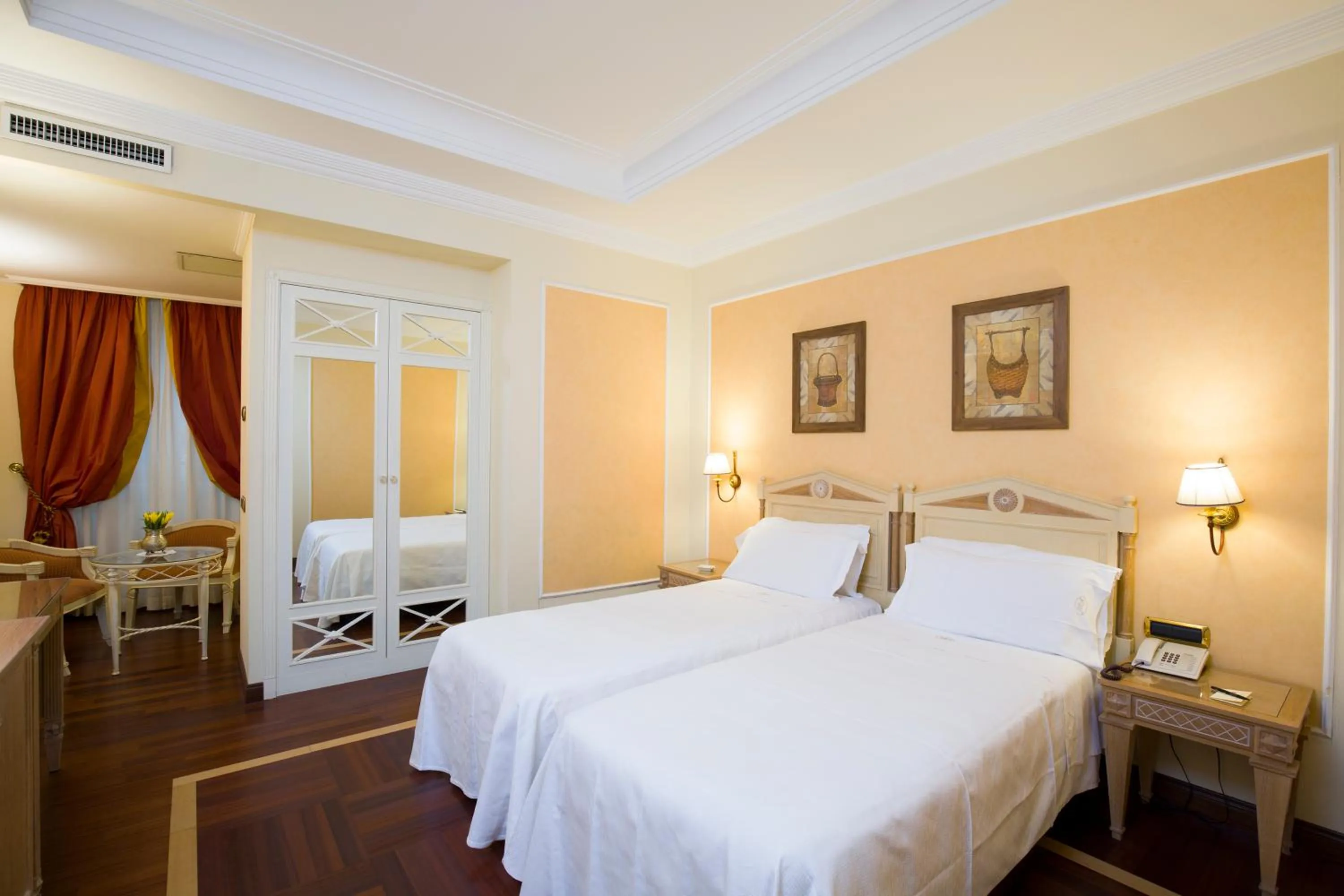 Bedroom, Bed in Palazzo Alabardieri