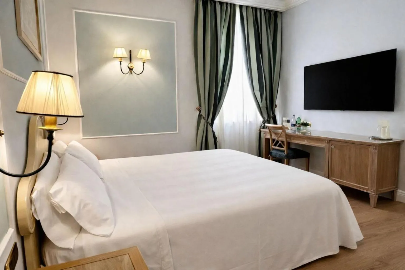 Bedroom, Bed in Palazzo Alabardieri