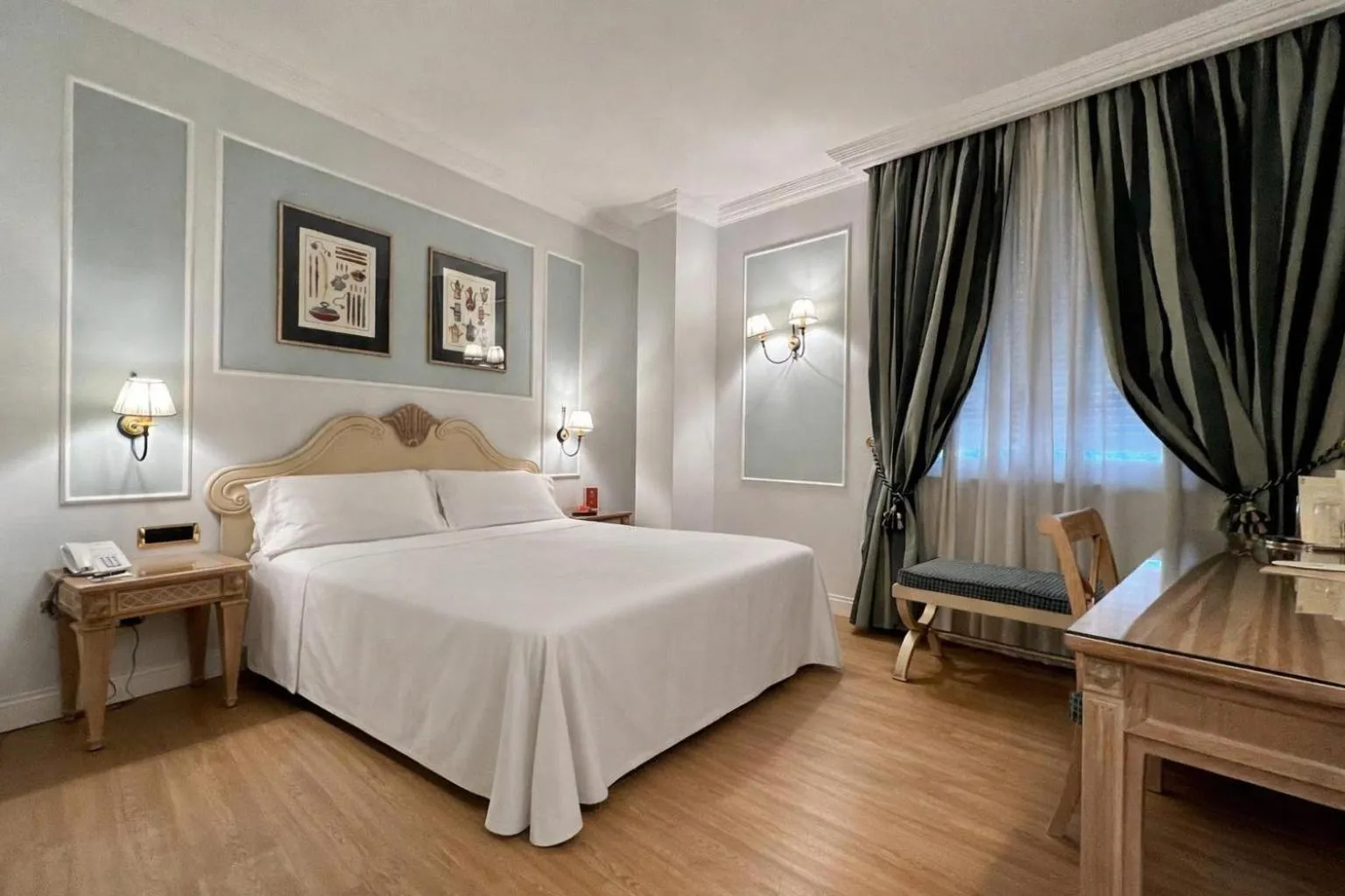 Bedroom, Bed in Palazzo Alabardieri