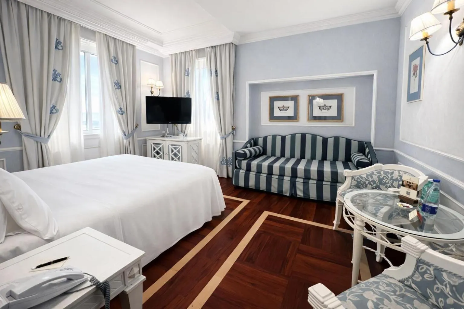 Bedroom, Bed in Palazzo Alabardieri