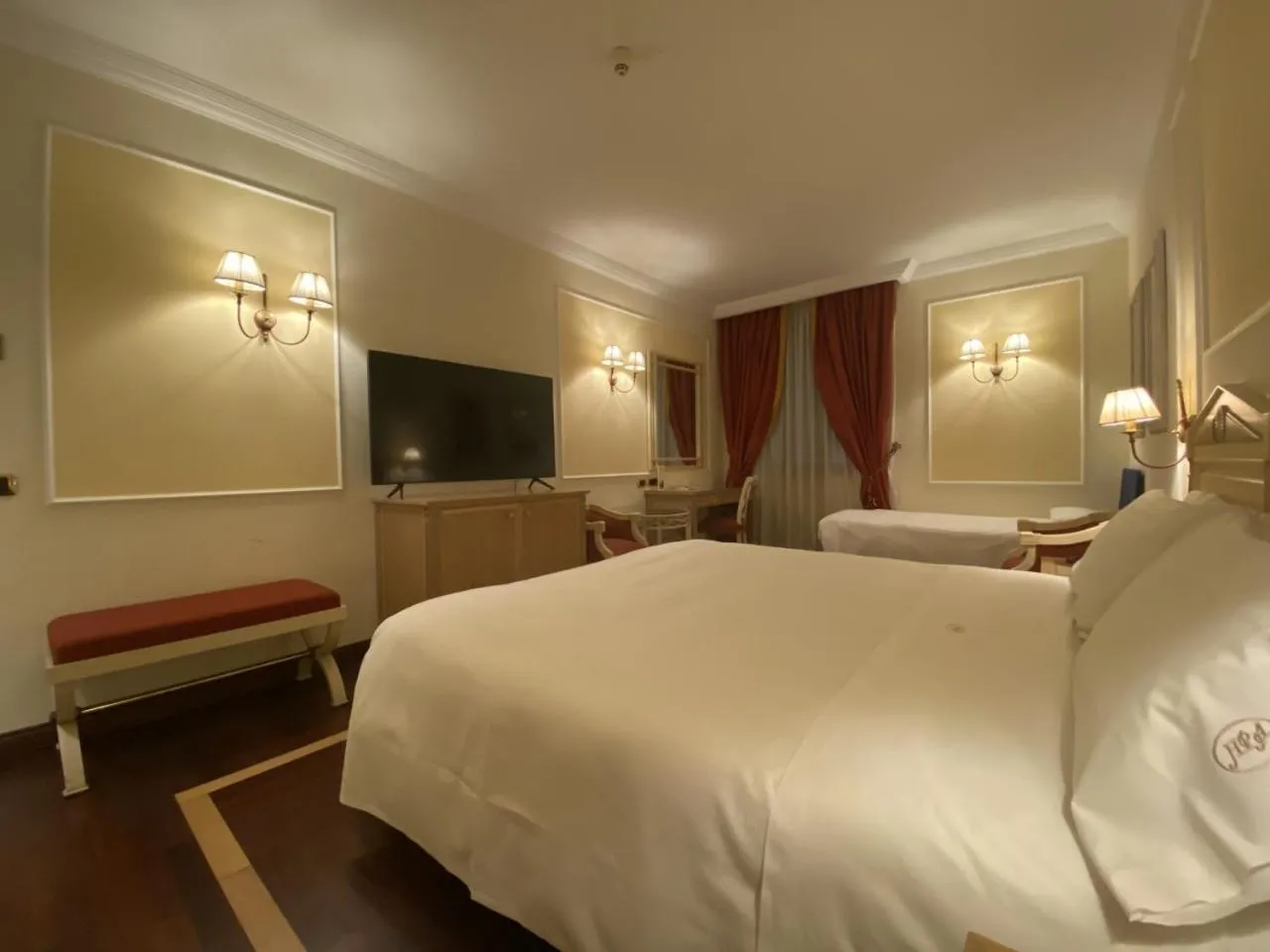 Bedroom, Bed in Palazzo Alabardieri