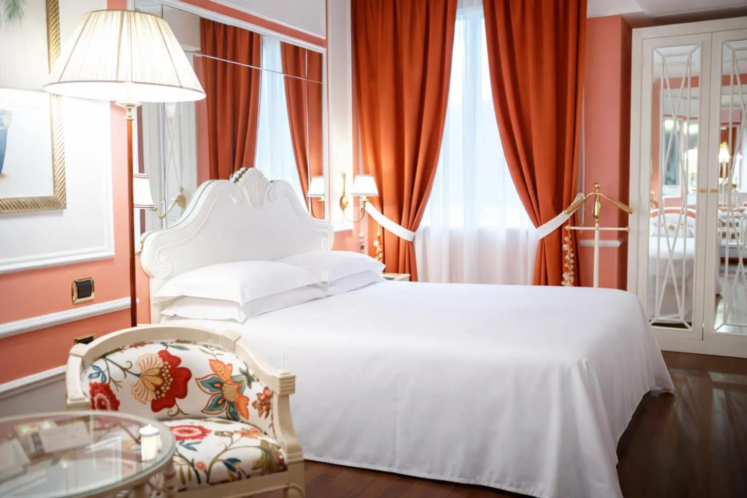 Bedroom, Bed in Palazzo Alabardieri