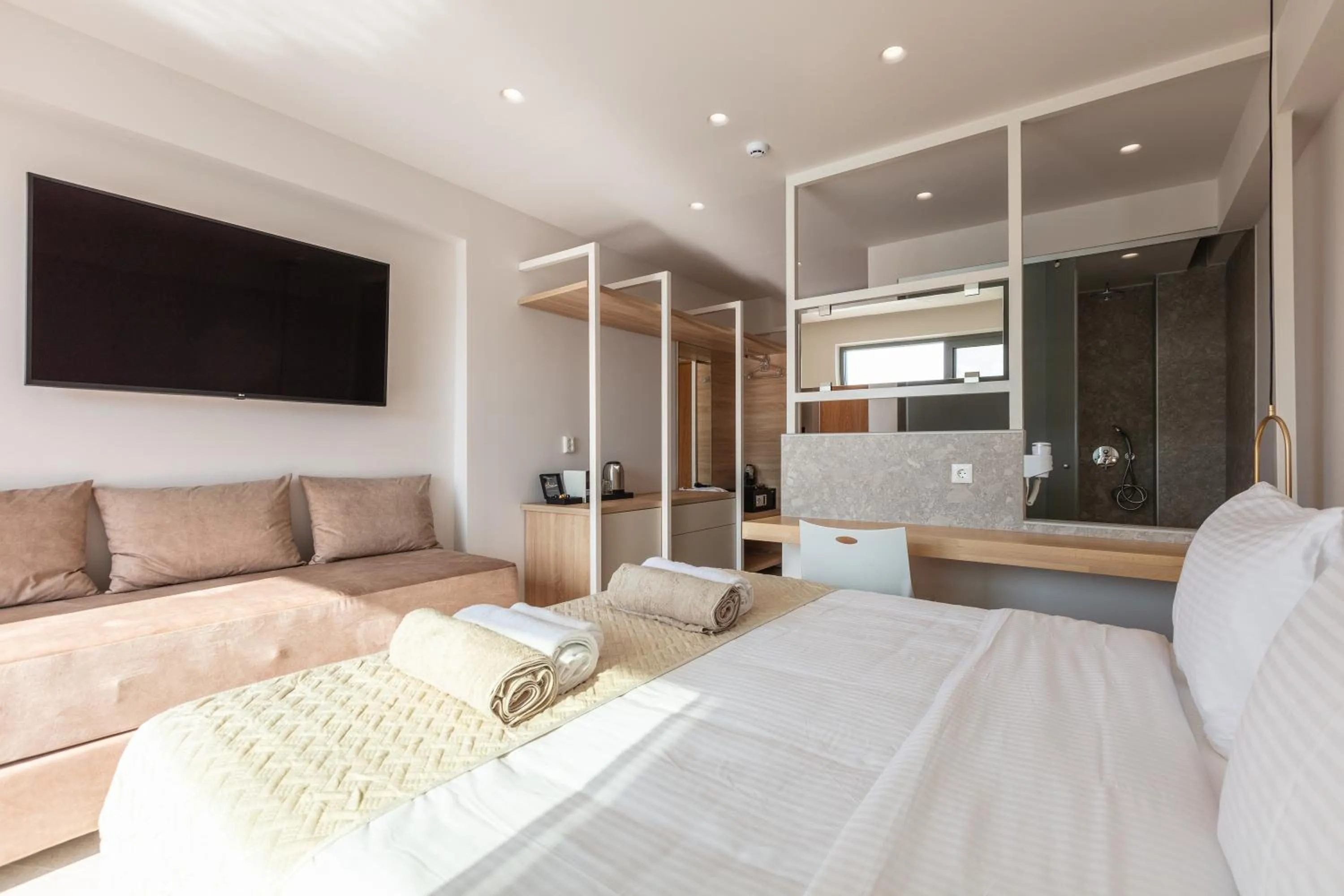 TV and multimedia, Bed in Nima Boutique Hotel