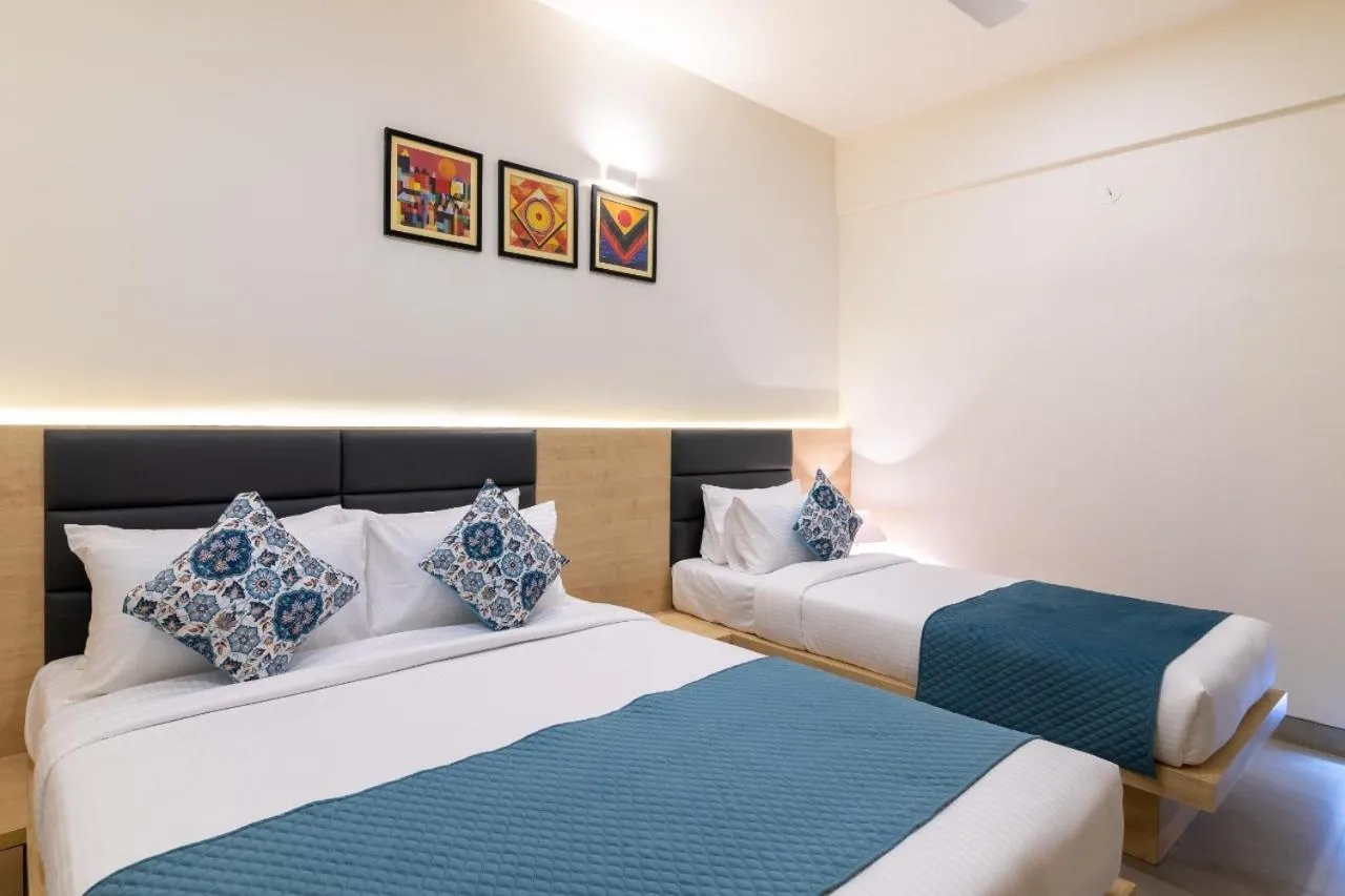 Bedroom, Bed in Iris Suites