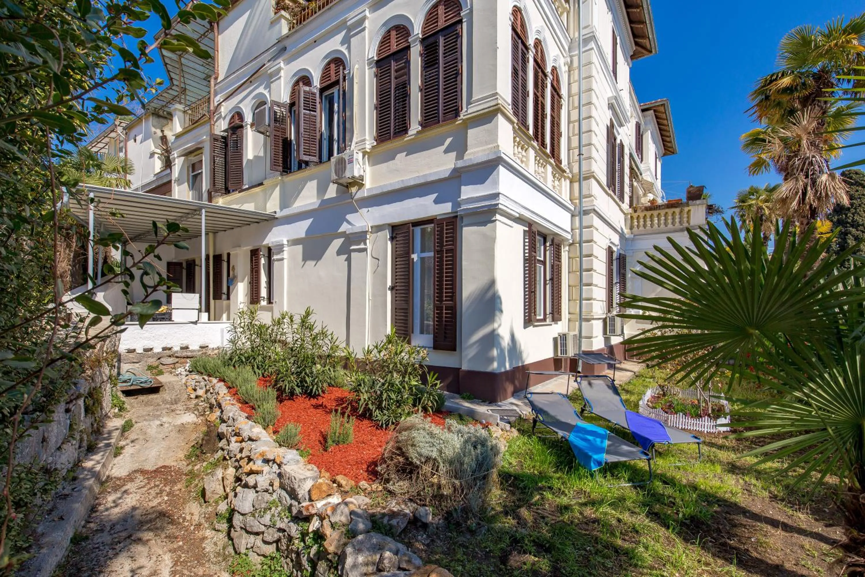 Property building in Apartman Rhea