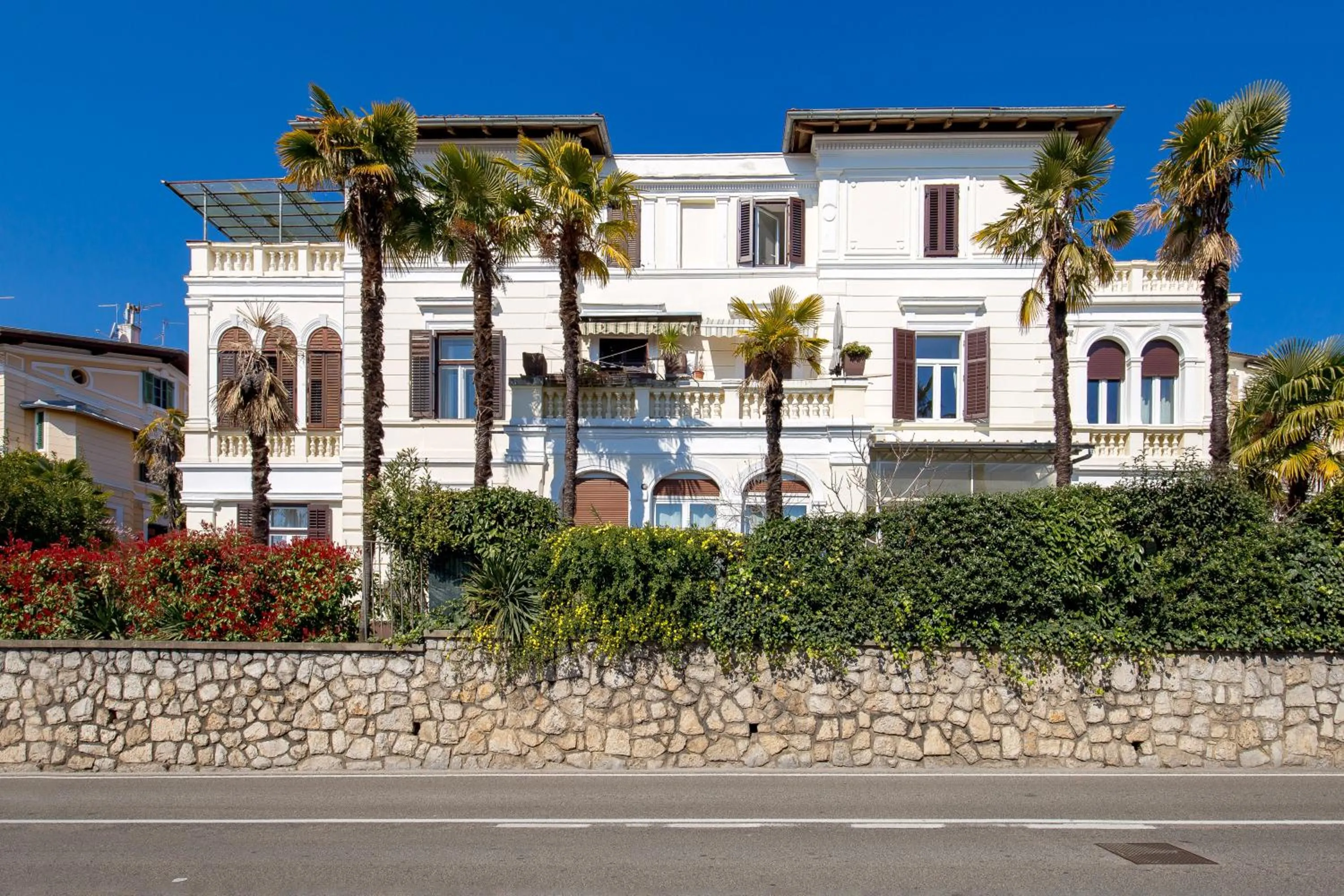 Property building in Apartman Rhea