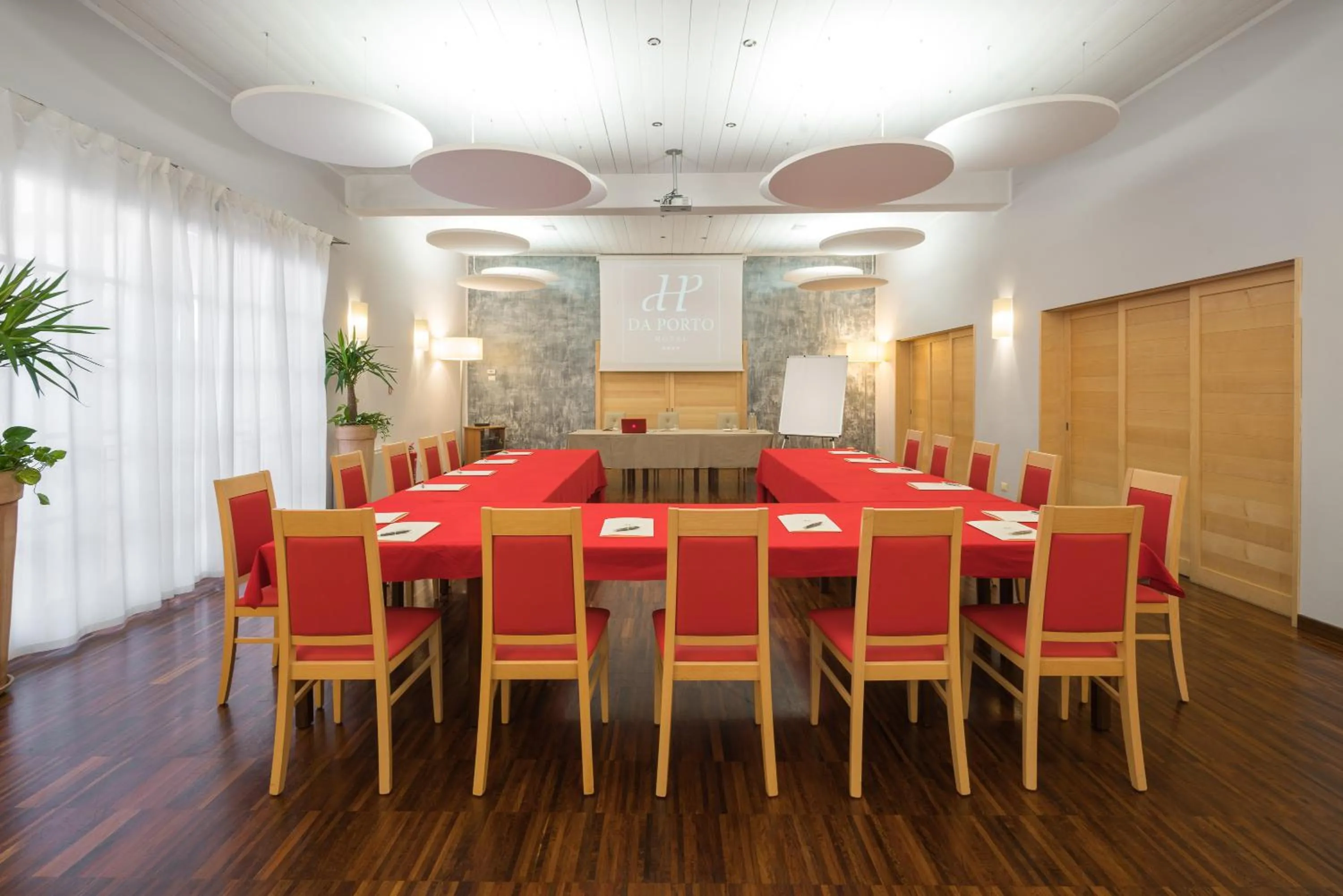 Business facilities in Hotel Da Porto