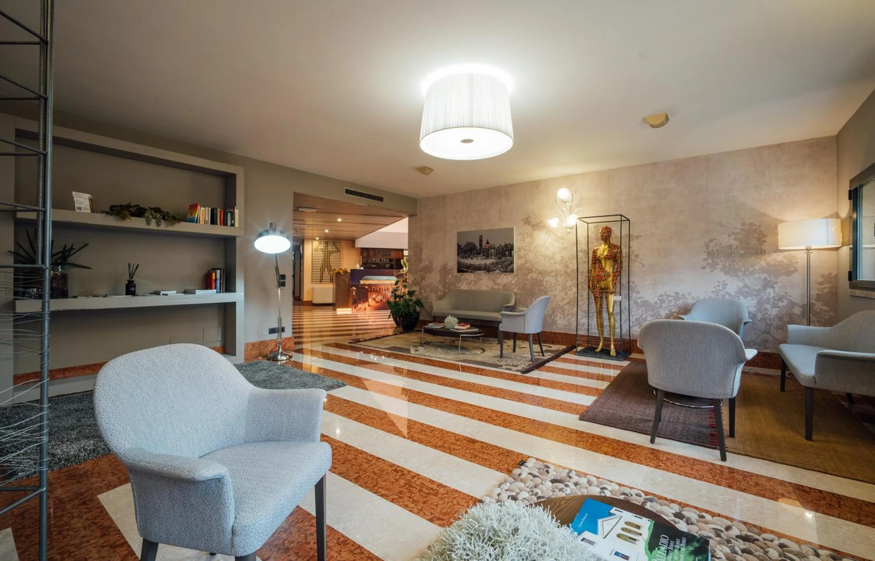 Communal lounge/ TV room in Hotel Da Porto