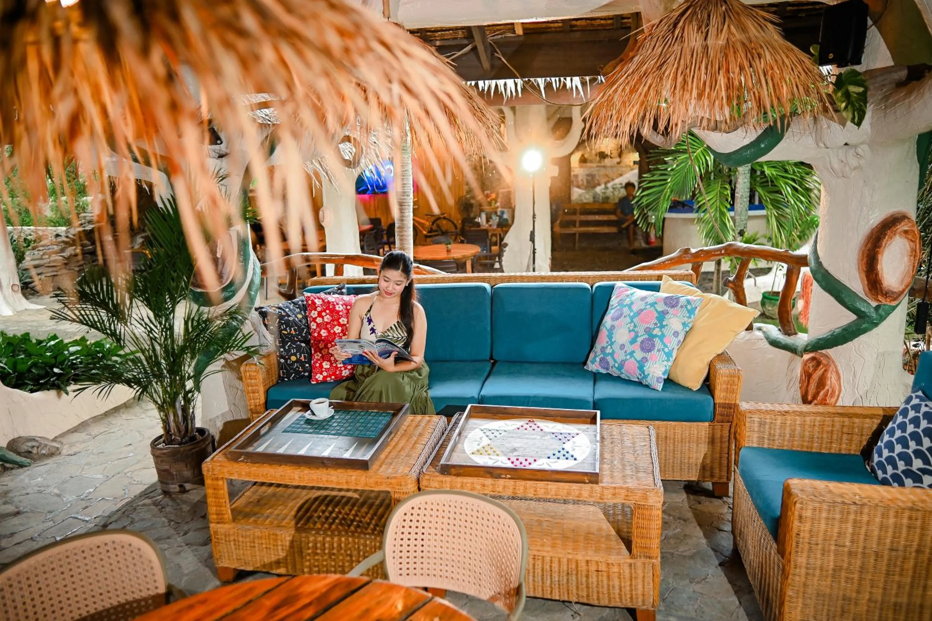 Seating area in Garden of Eden Dive Resort