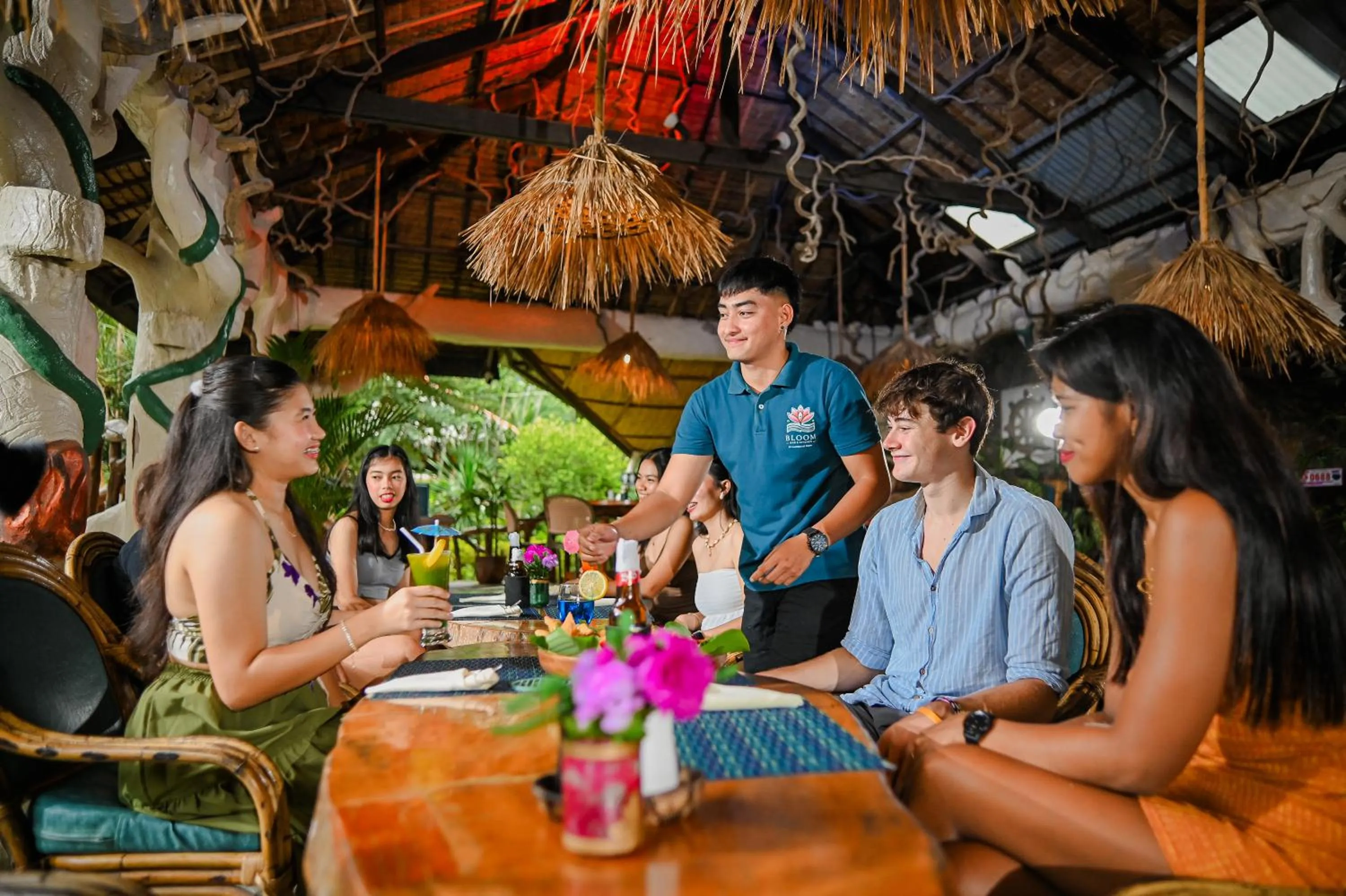 Restaurant/places to eat in Garden of Eden Dive Resort