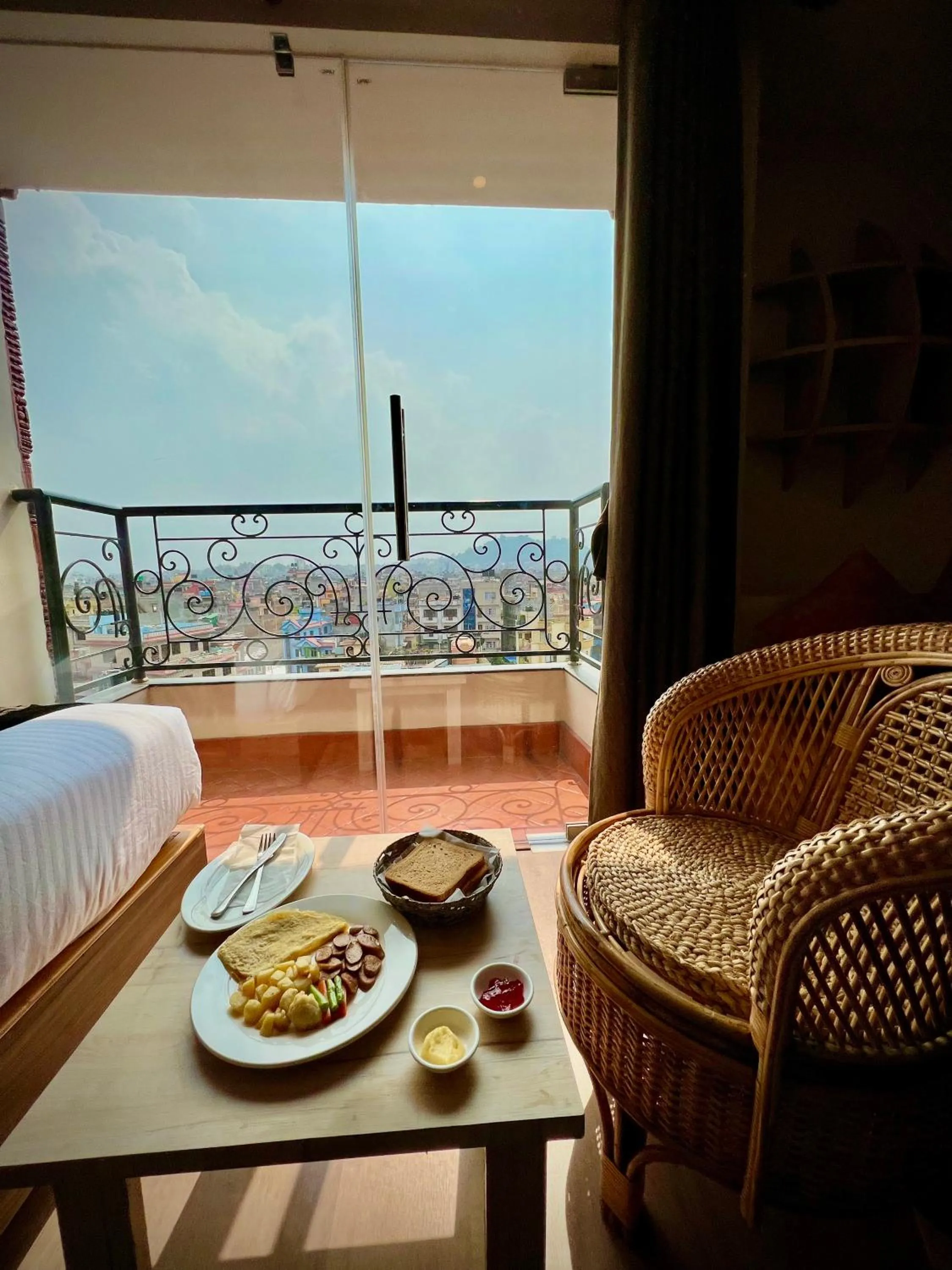 Balcony/Terrace, Bed in Hotel Kesu Home