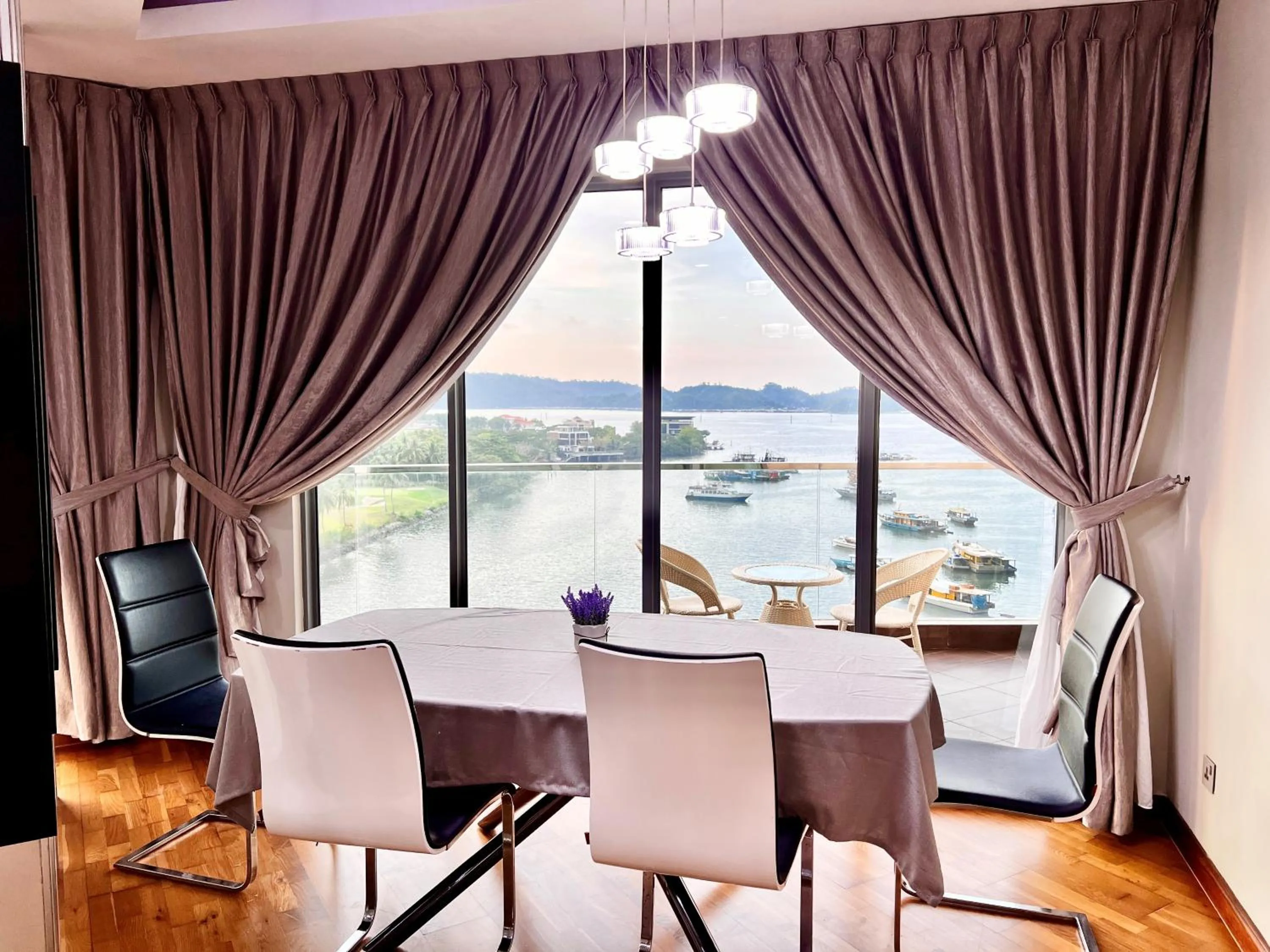 Dining area in Deco Home @ Imago The Loft