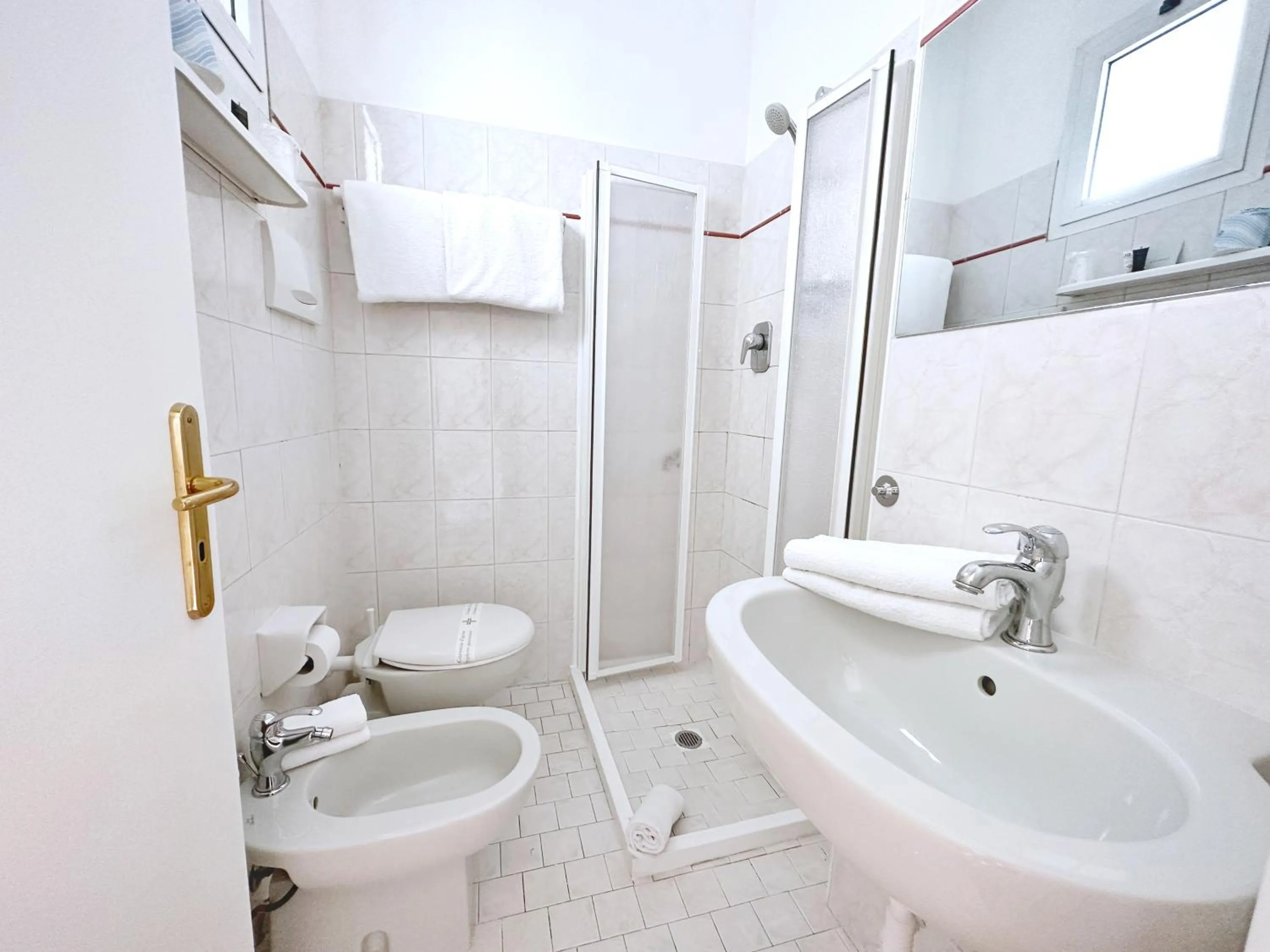 Shower in Aura Living Hotel