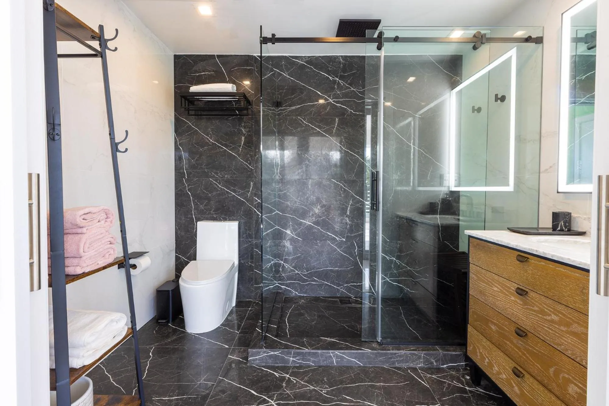 Boutique Suite with Huge Terrace and Rooftop Pool