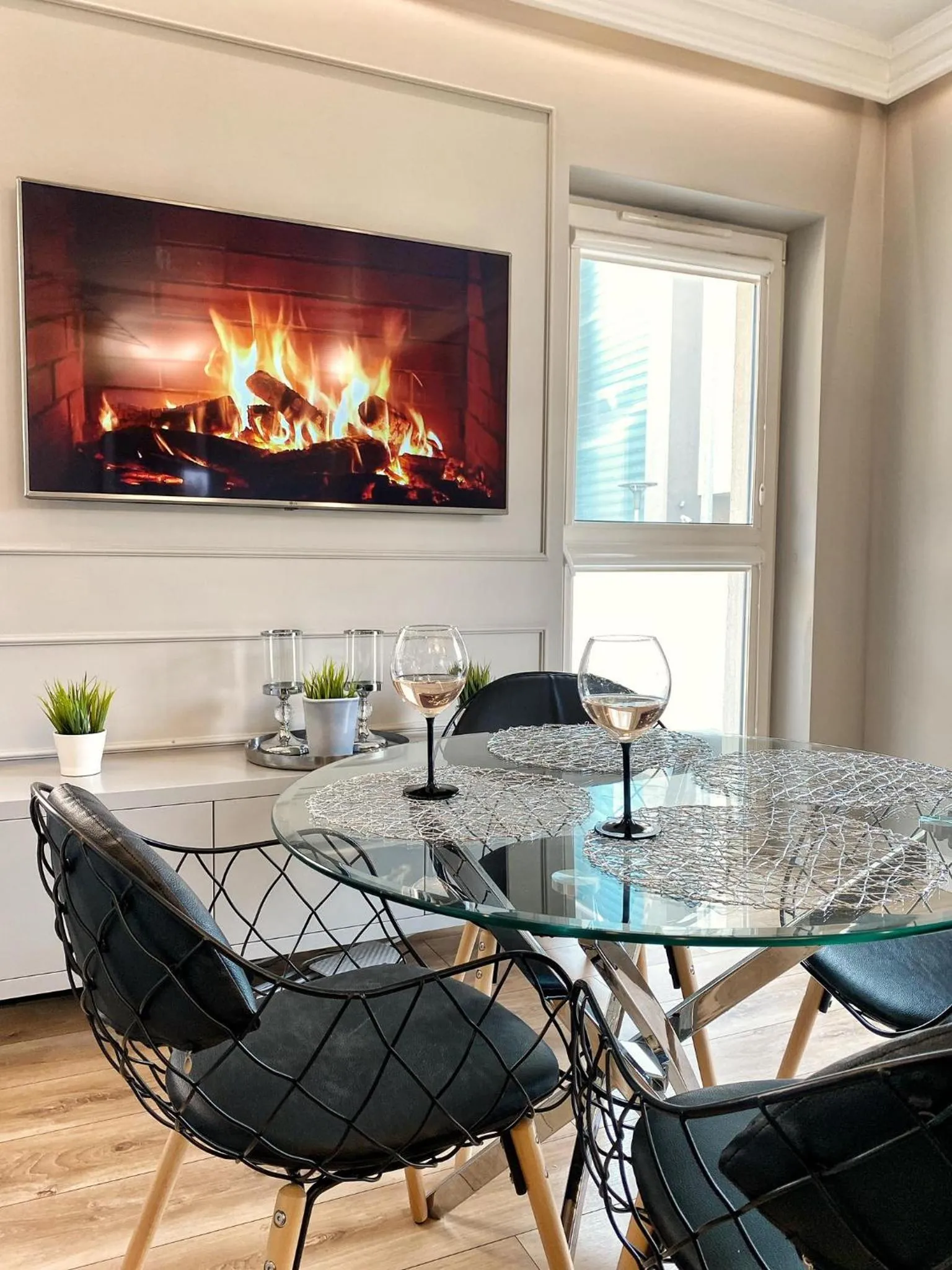 Communal lounge/ TV room in BP Gray Premium