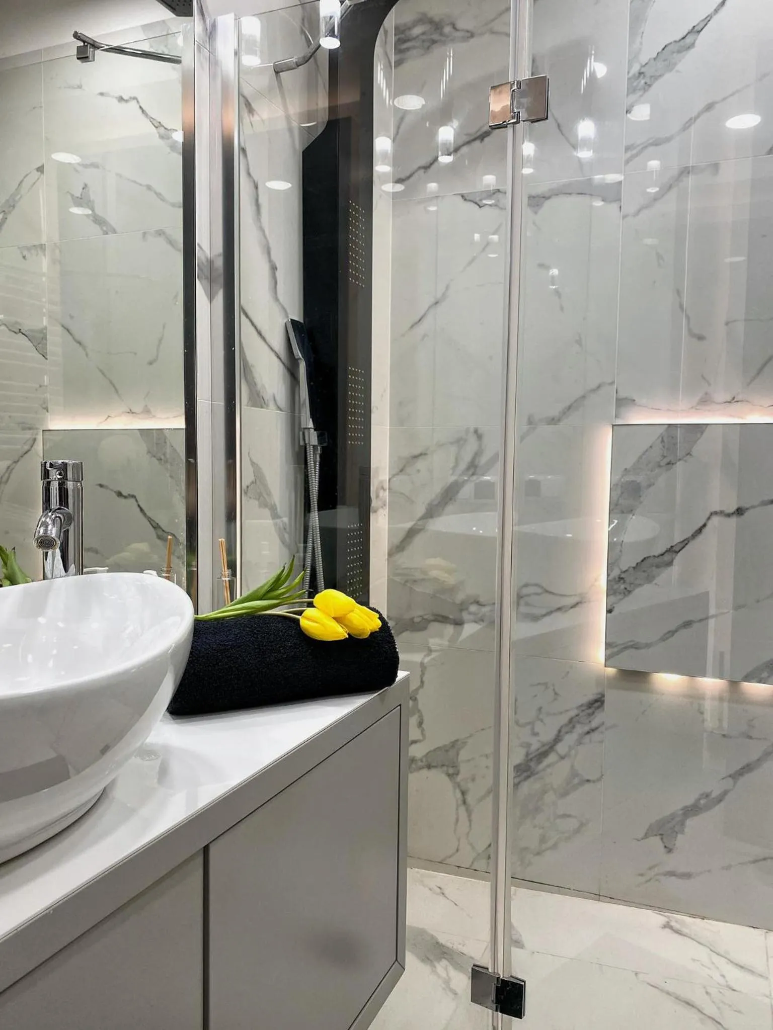 Shower in BP Gray Premium