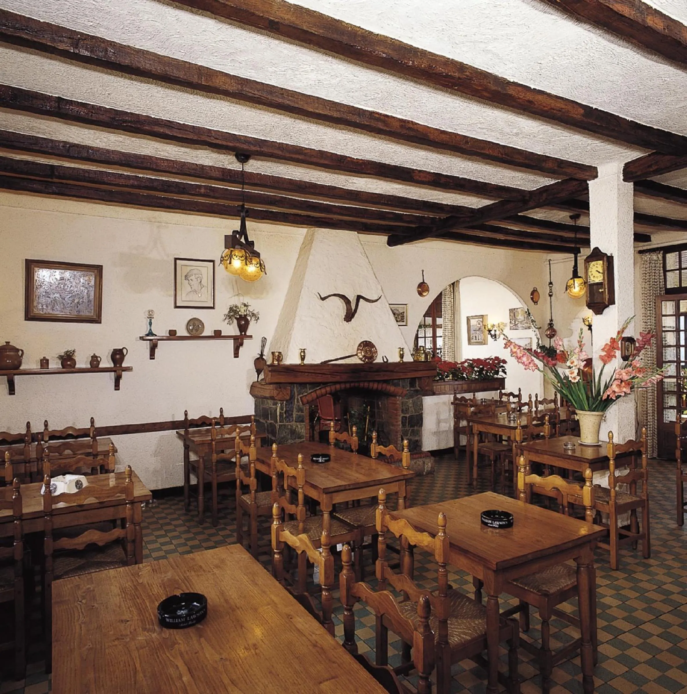 Restaurant/places to eat in Hôtel Aïtone