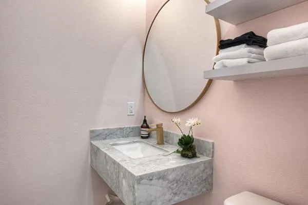 Bathroom in The Oleander Hotel Room Number 2