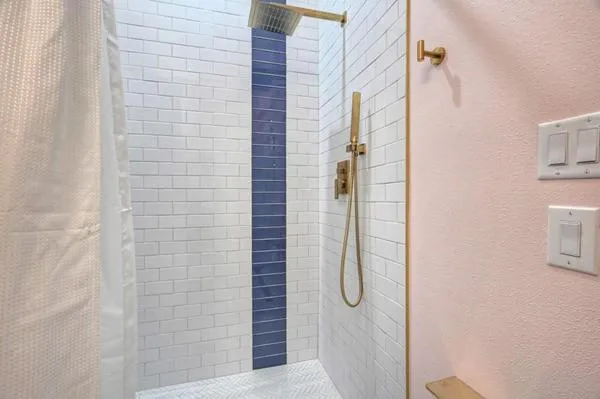 Shower in The Oleander Hotel Room Number 2