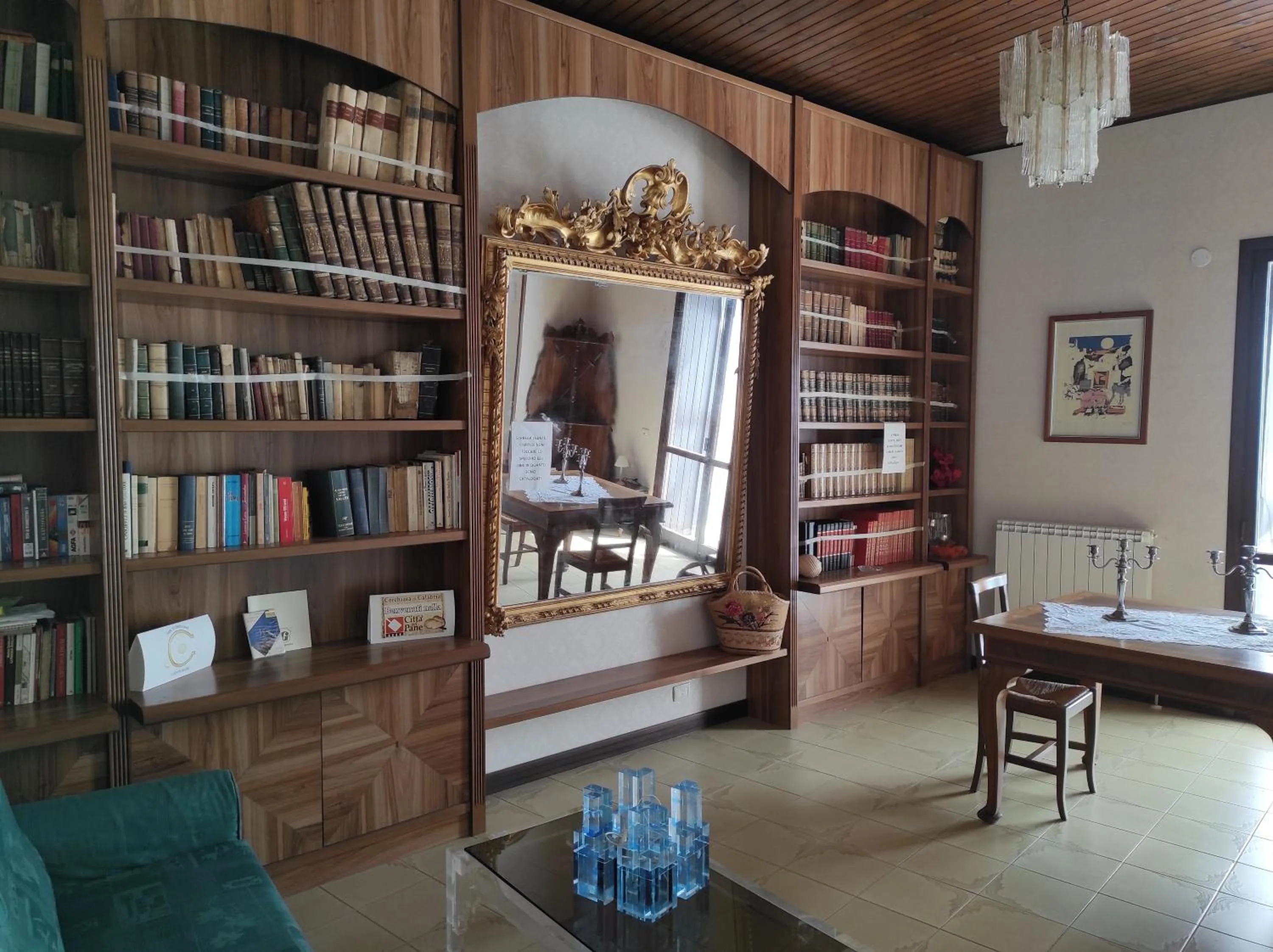 Library in Antica Dimora Palazzo Rovitti