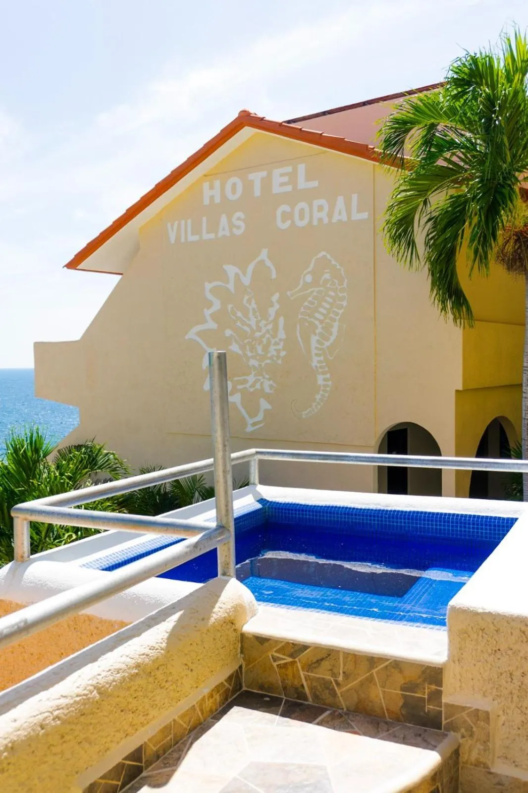 Photo of the whole room in Villas Coral Huatulco