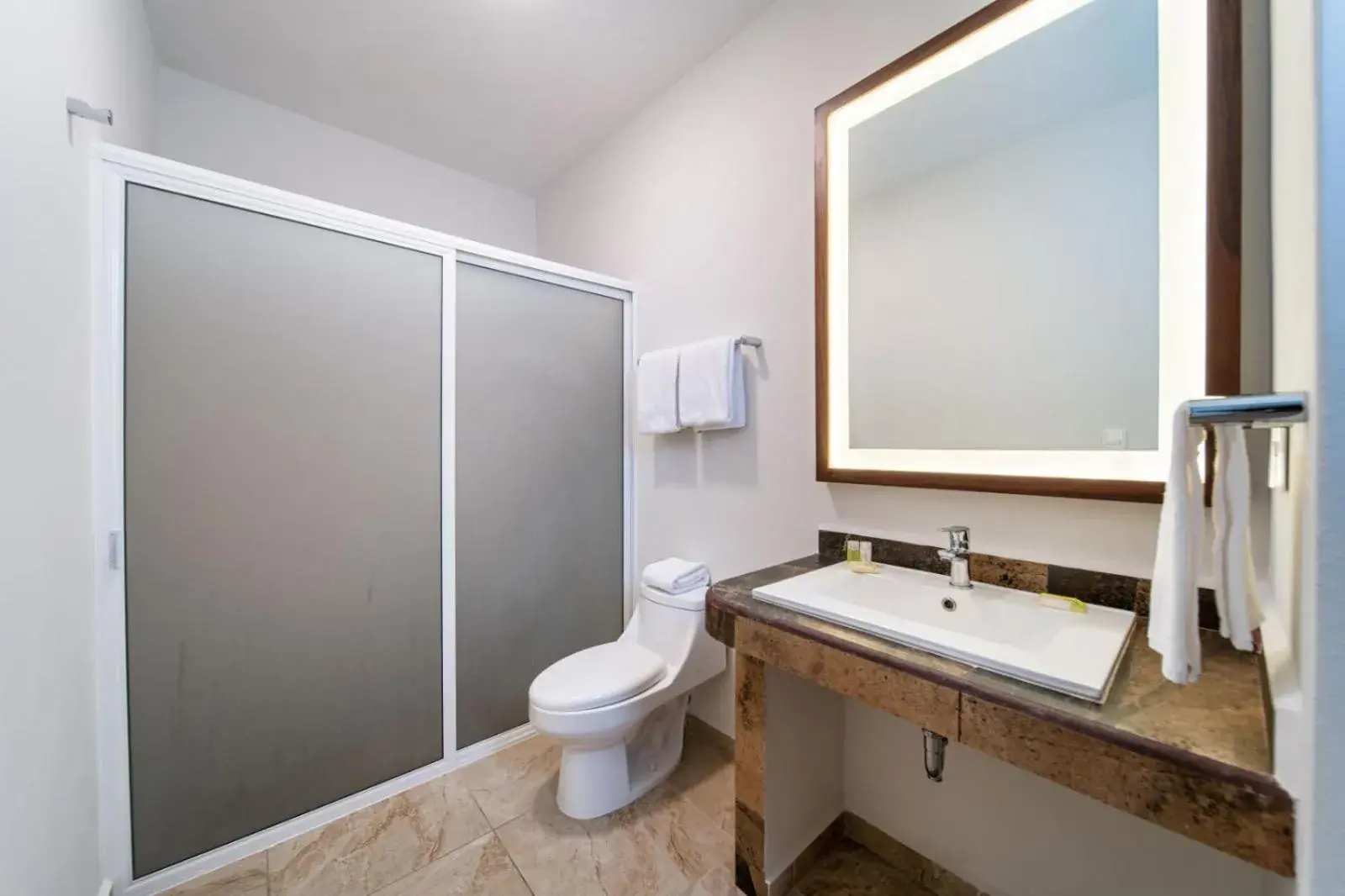 Standard Two Queen Beds in Villas Coral Huatulco Standard Two Queen Beds in Villas Coral Huatulco