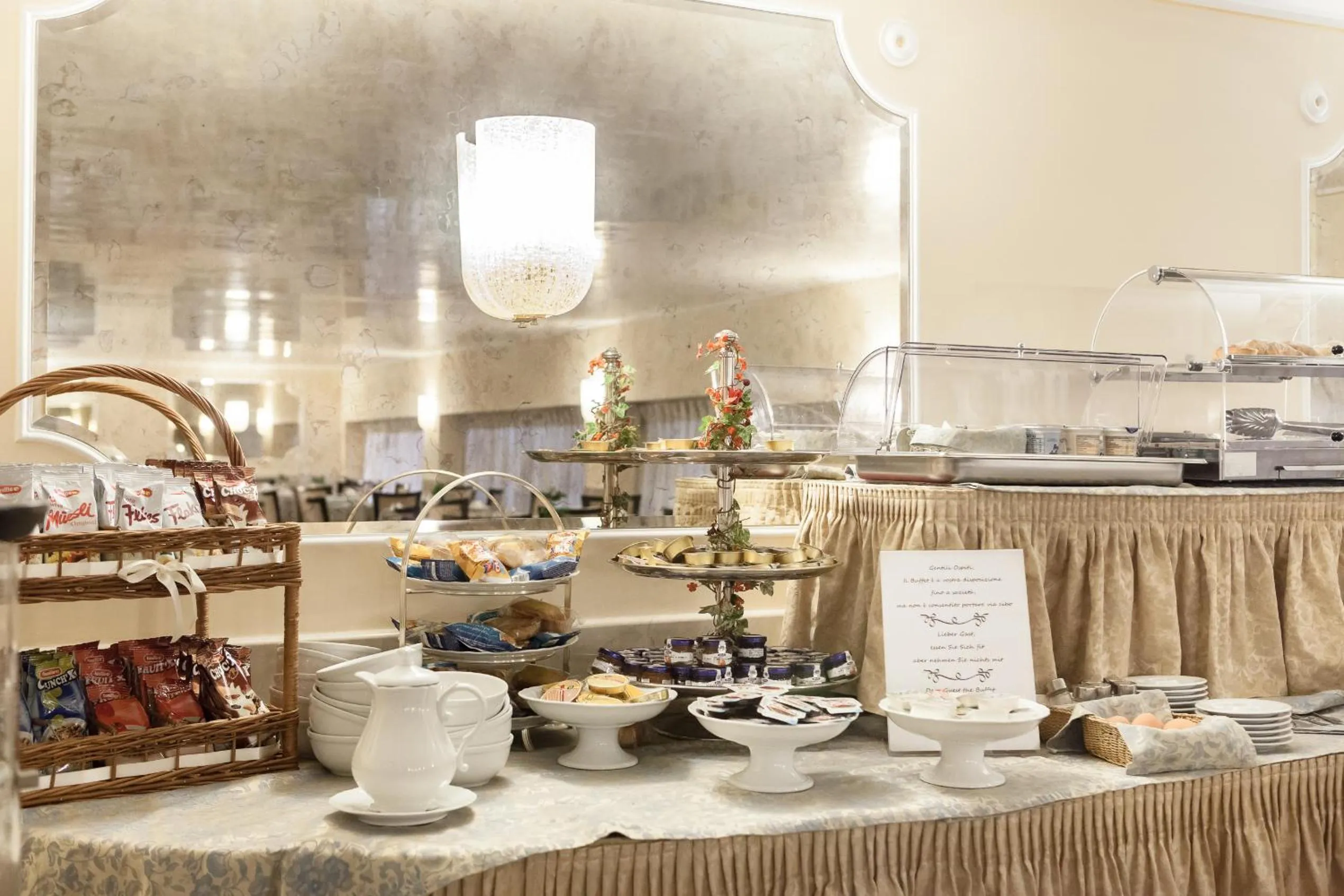 Restaurant/places to eat in Hotel San Luca