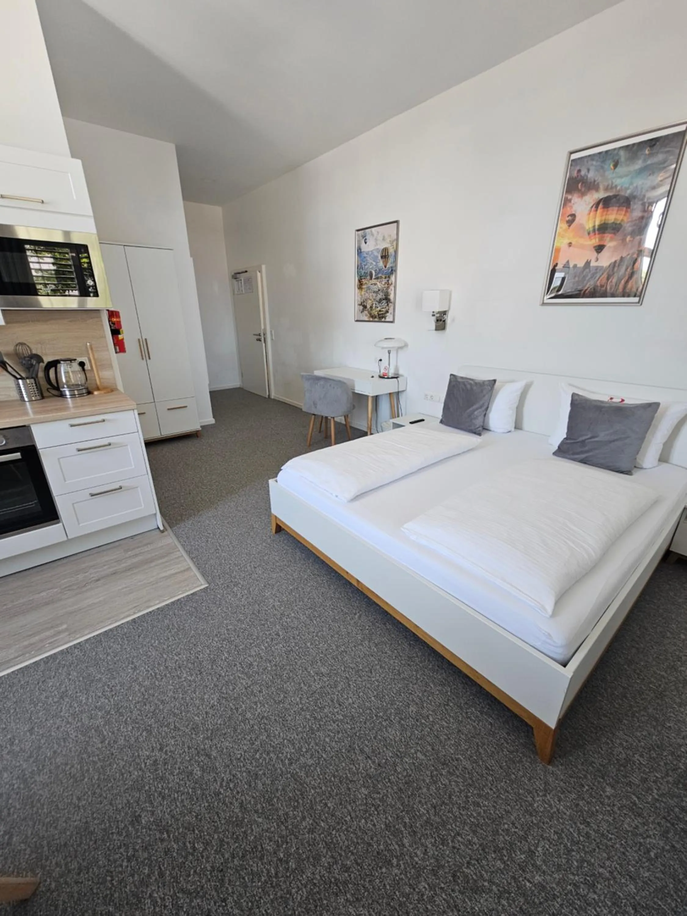 Kitchen or kitchenette, Bed in Best Boarding House