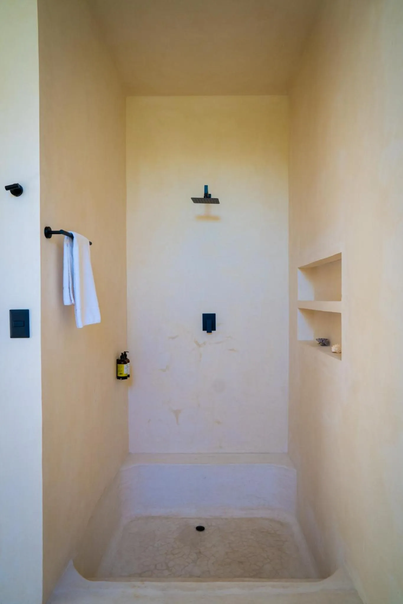 Shower in Tikul Hotel Boutique