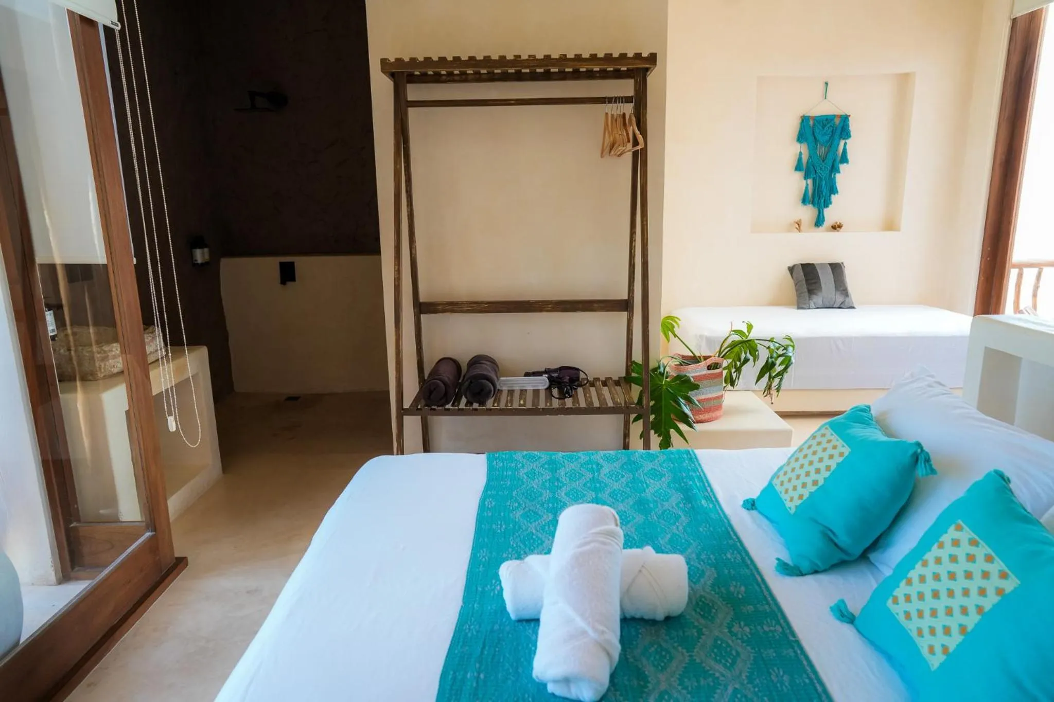 Shower, Bed in Tikul Hotel Boutique