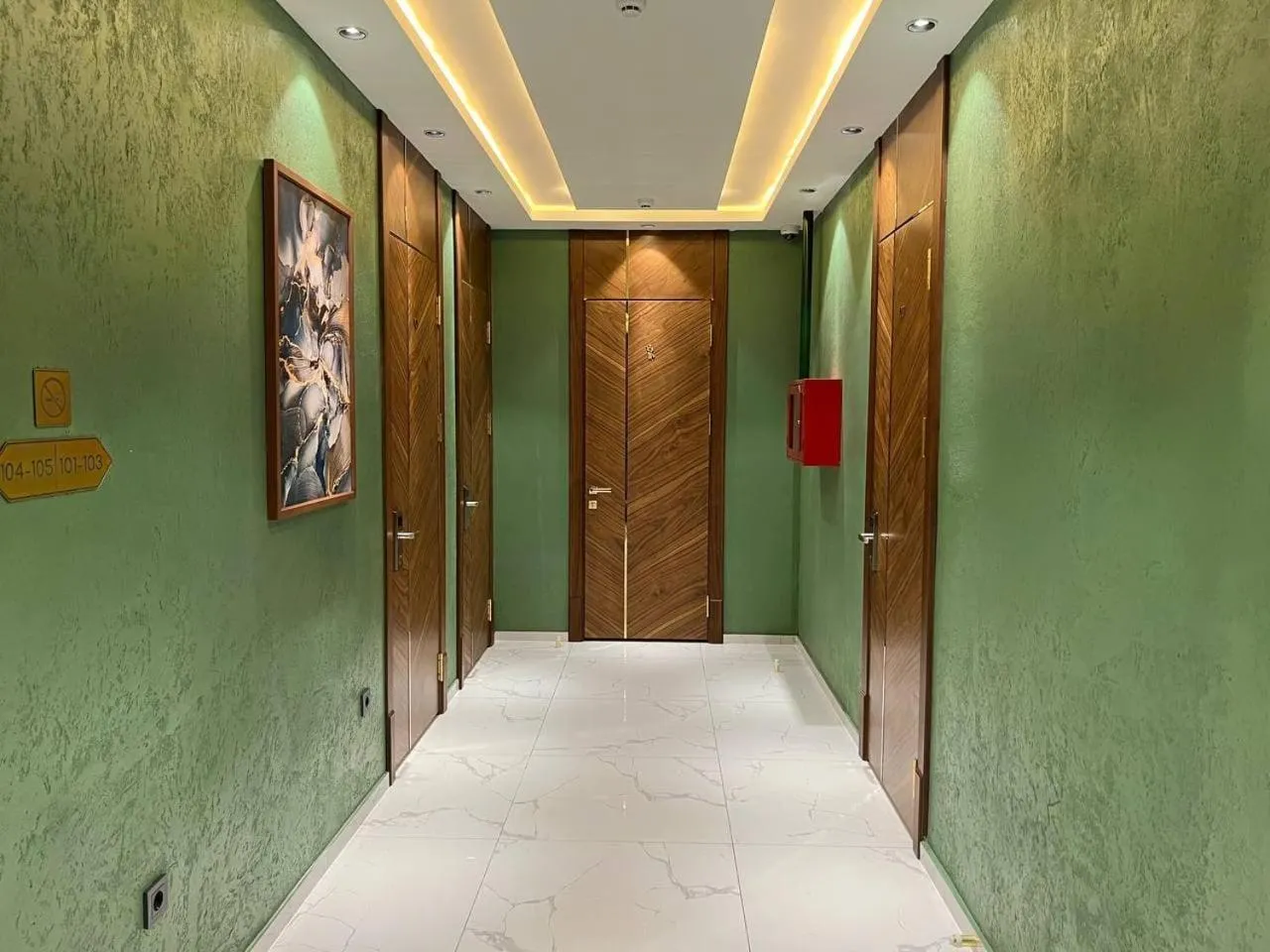 Communal lounge/ TV room in PANA HOTEL