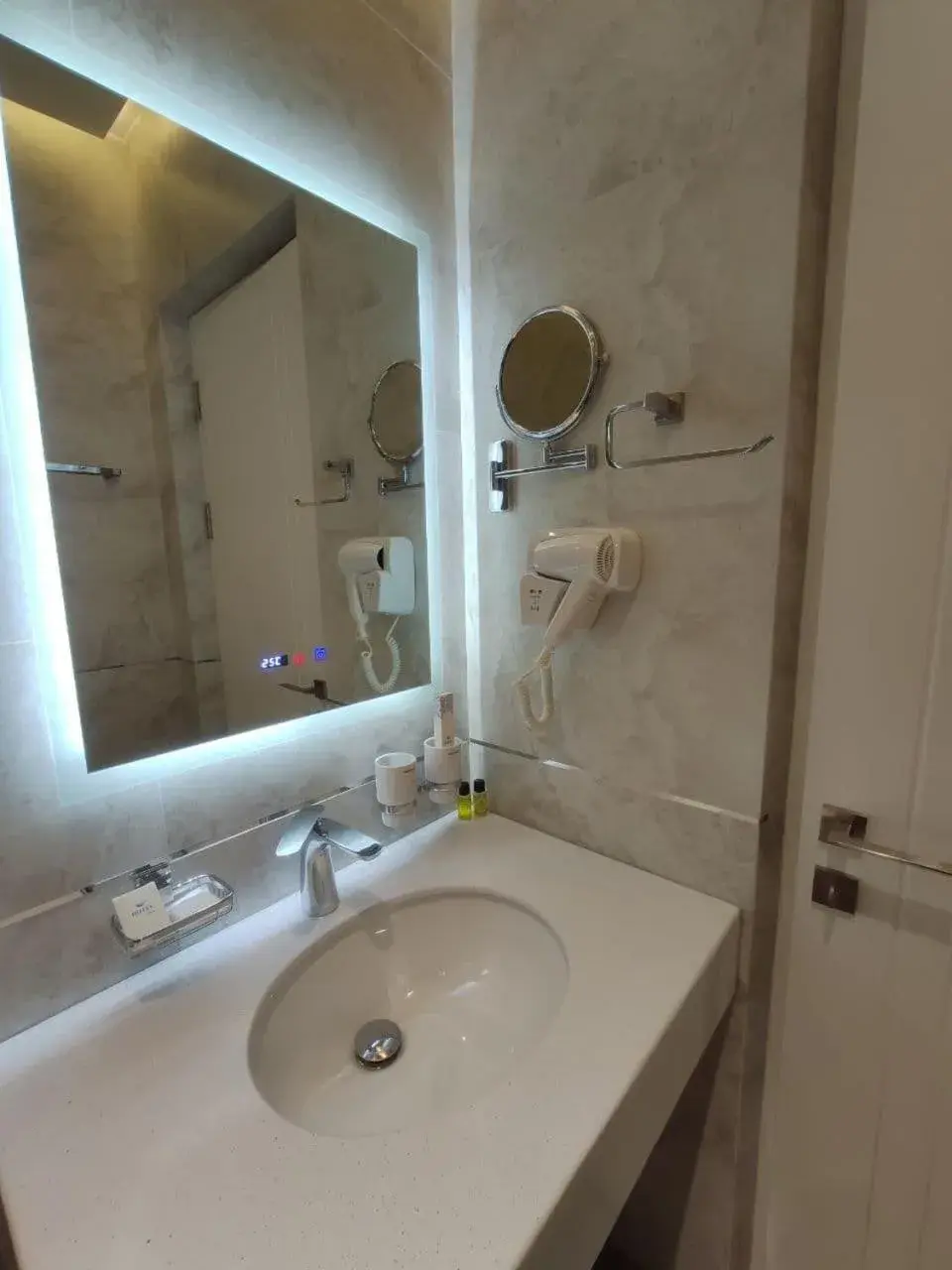 Standard Twin Room - single occupancy in PANA HOTEL Standard Twin Room - single occupancy in PANA HOTEL