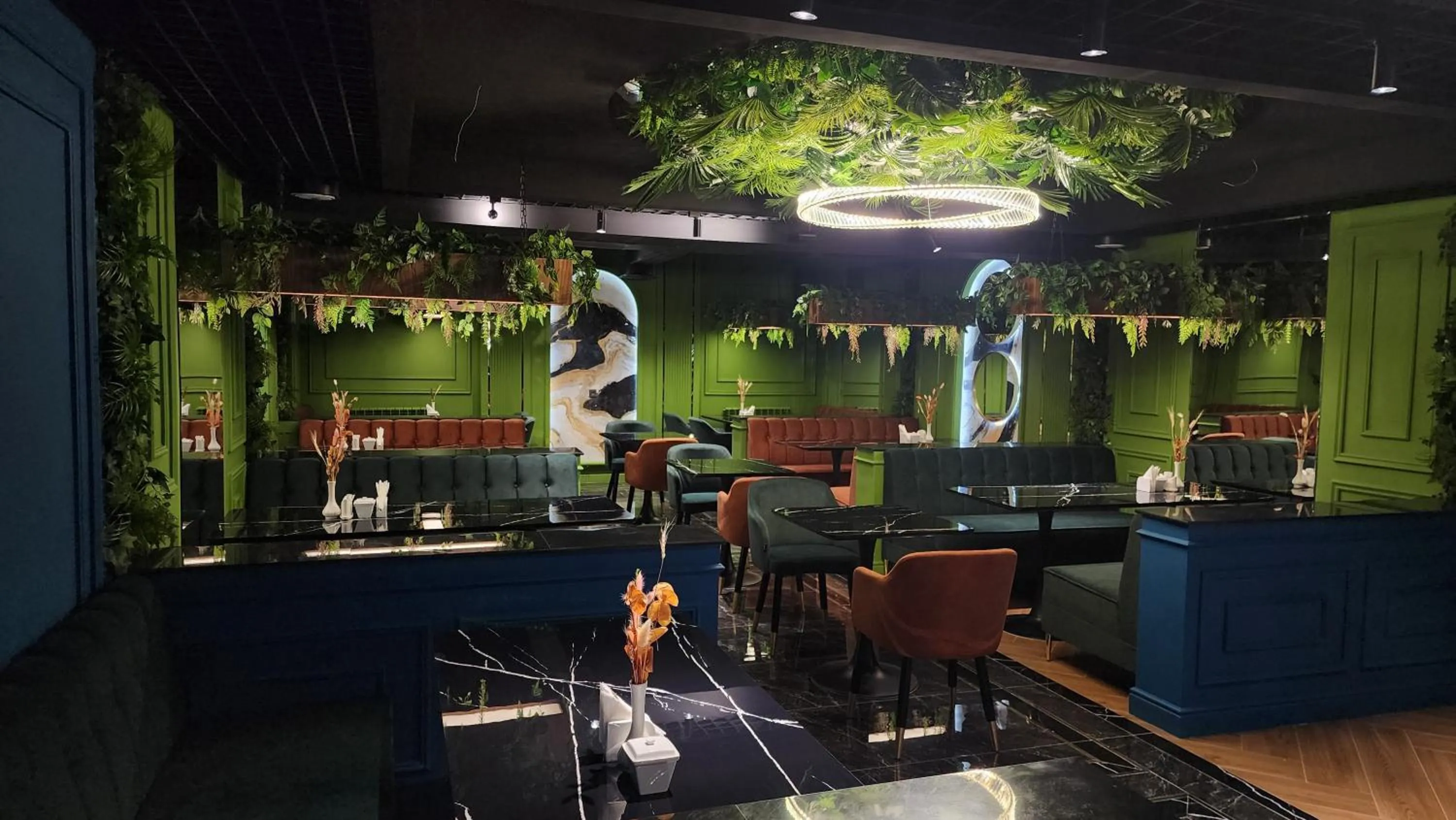 Restaurant/places to eat in PANA HOTEL