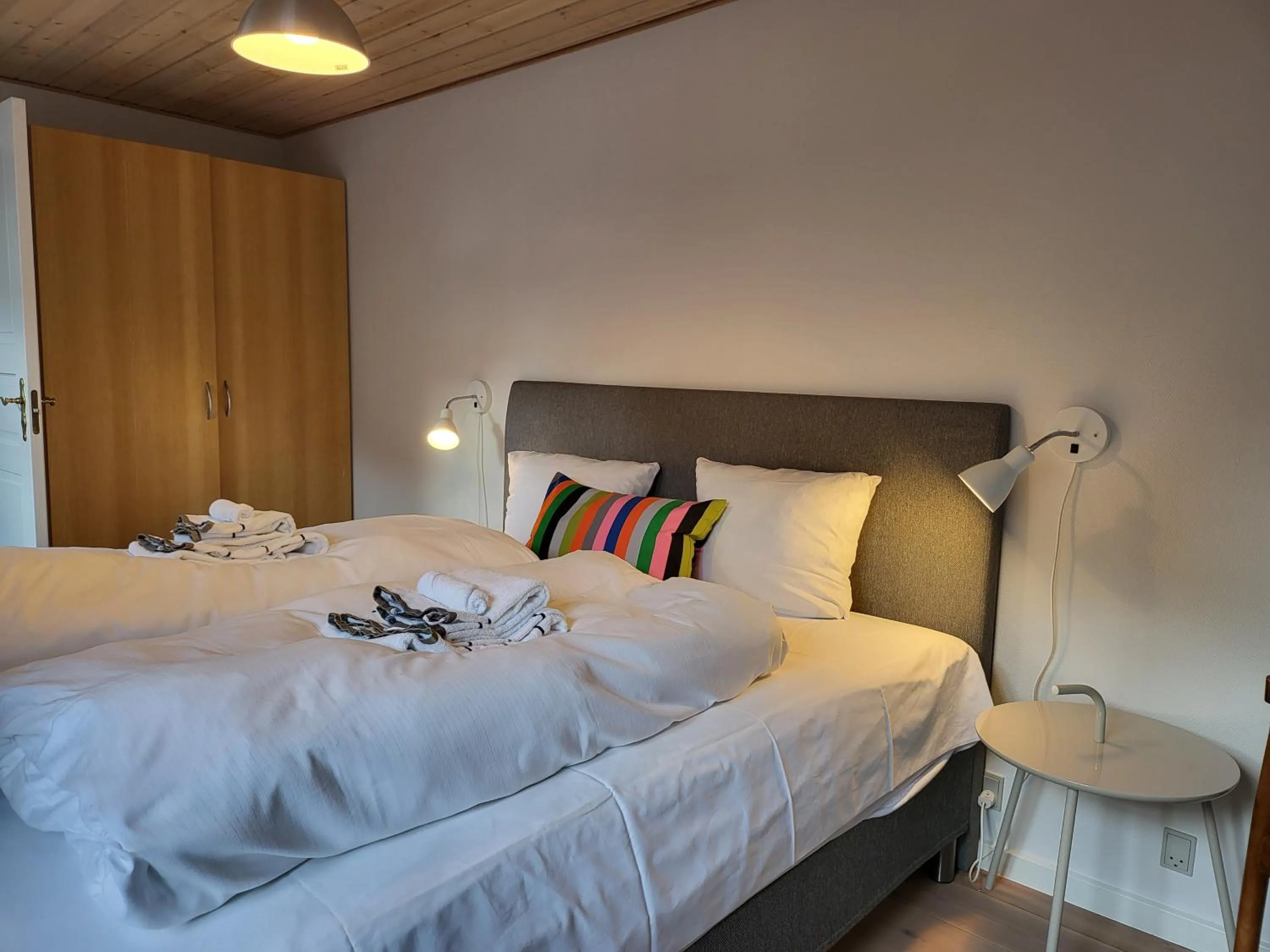 Bedroom, Bed in City Harbour House