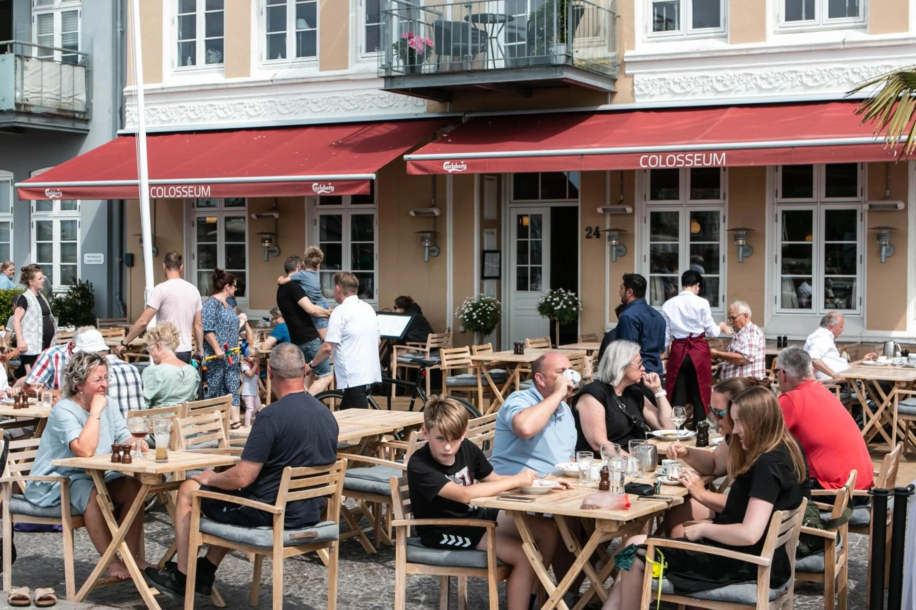 Restaurant/places to eat in City Harbour House