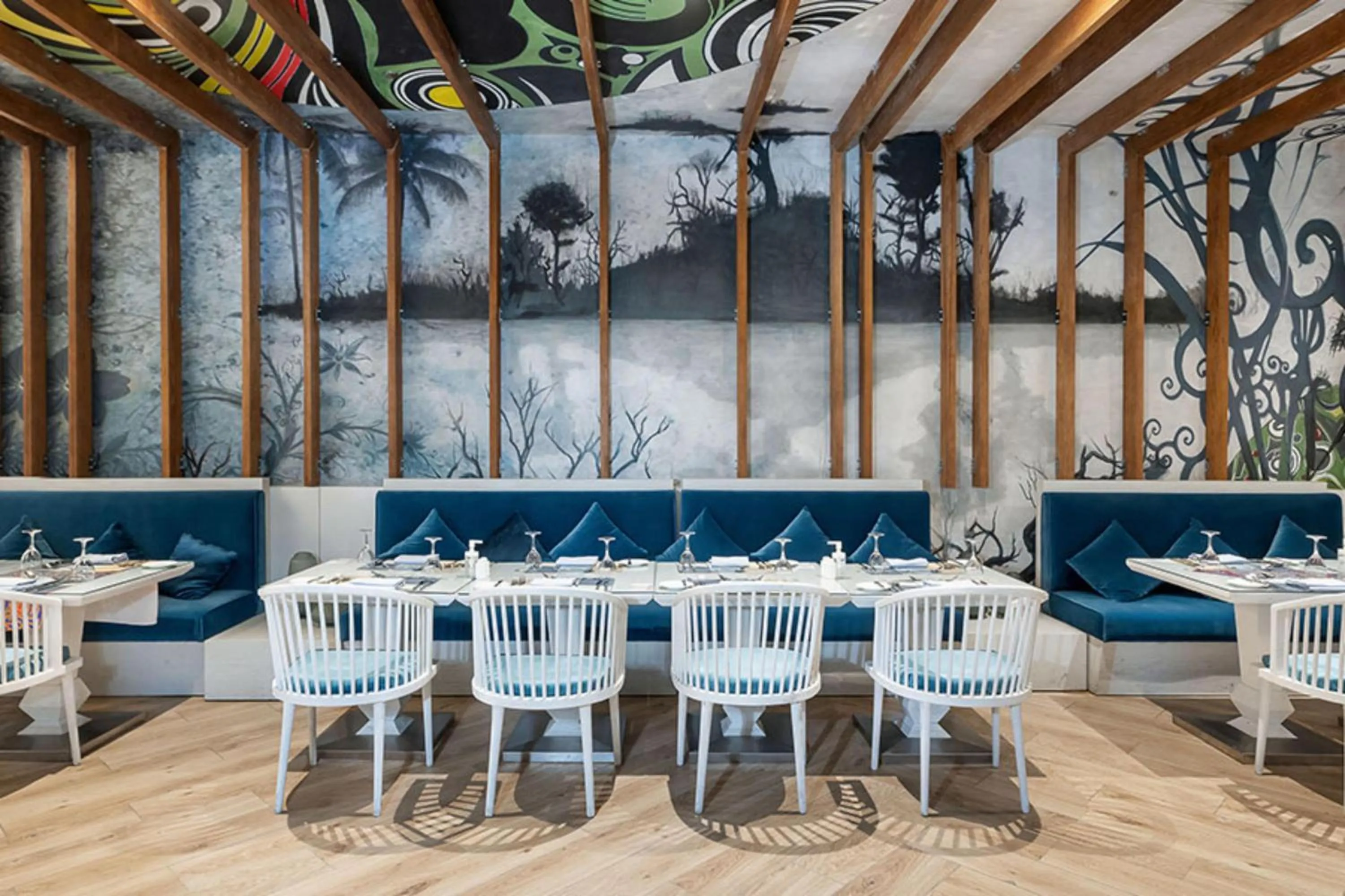 Restaurant/places to eat in Regal Heights Hotel