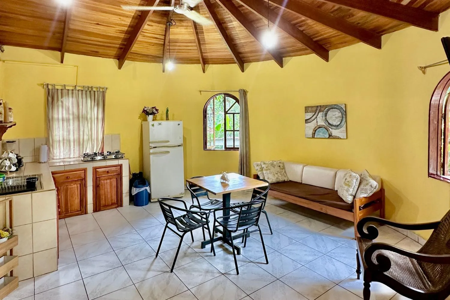 Kitchen or kitchenette in Hospedaje Colibri