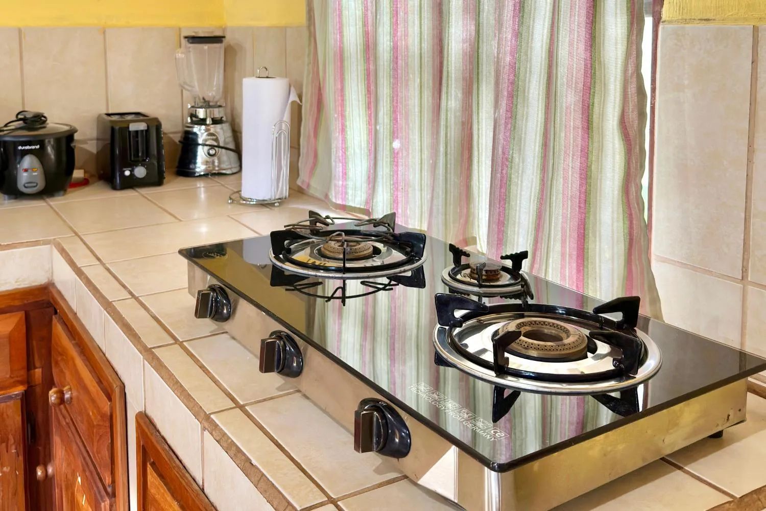 Kitchen or kitchenette in Hospedaje Colibri